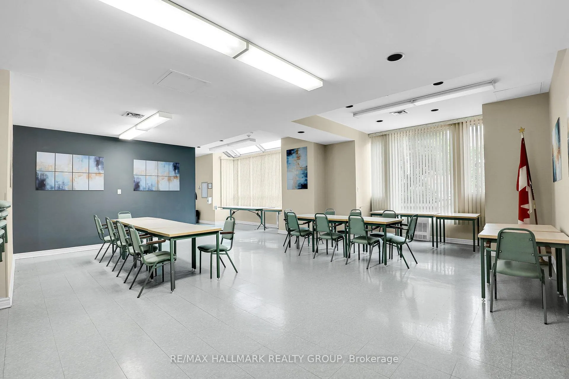 Photo 33 of Unit 511, 330 Centrum Boulevard, Ottawa, Bilberry Creek/Queenswood Heights — HOMEH