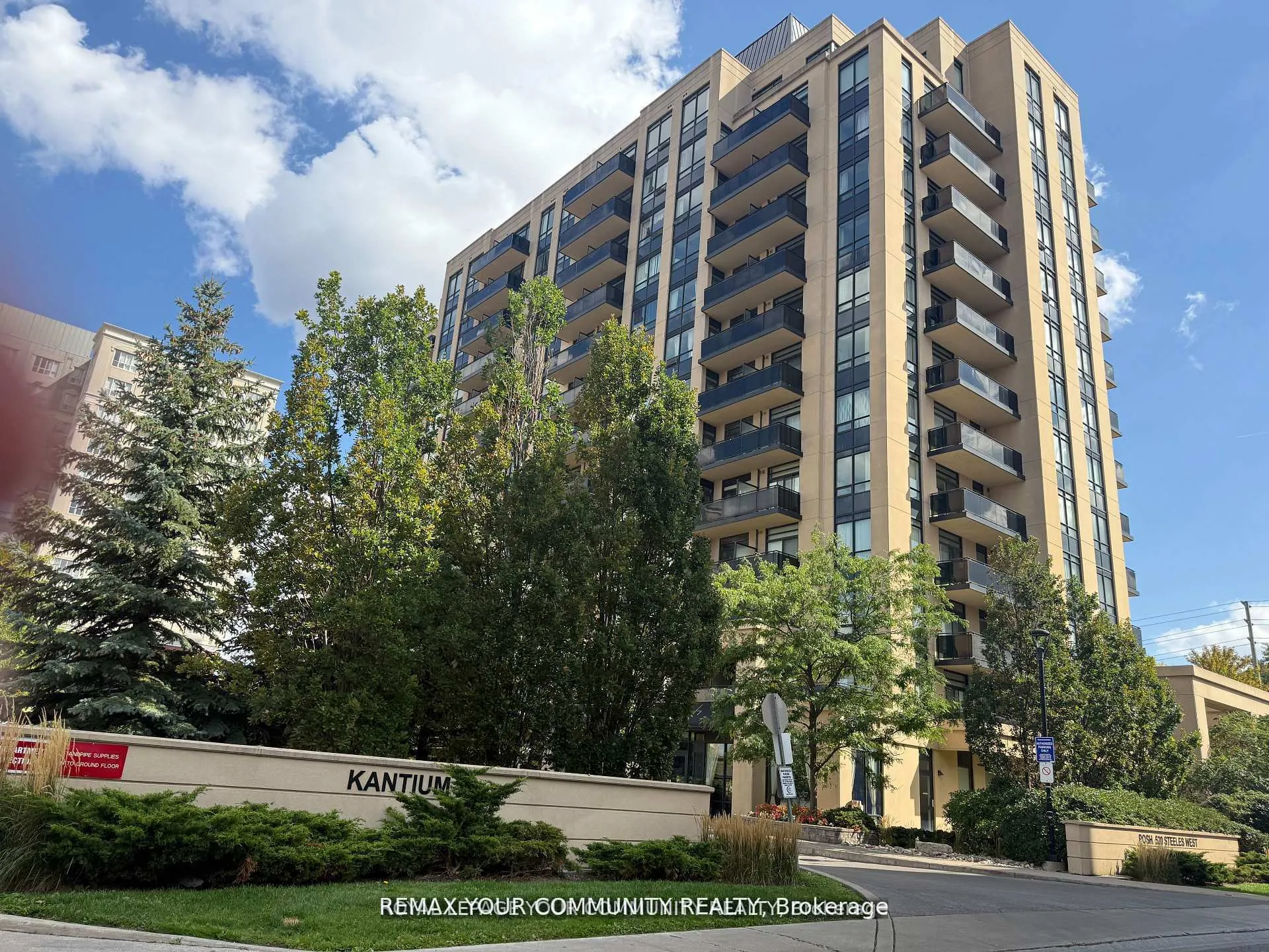 Front of Unit 208, 520 Steeles Avenue W