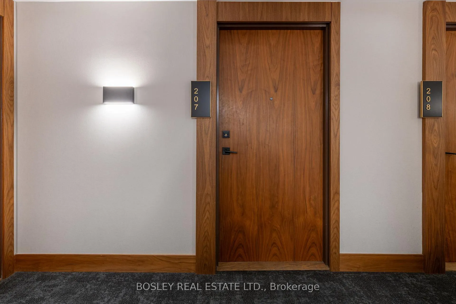Photo 2 of Unit 207, 8 Ann Street, Mississauga, Port Credit — HOMEH