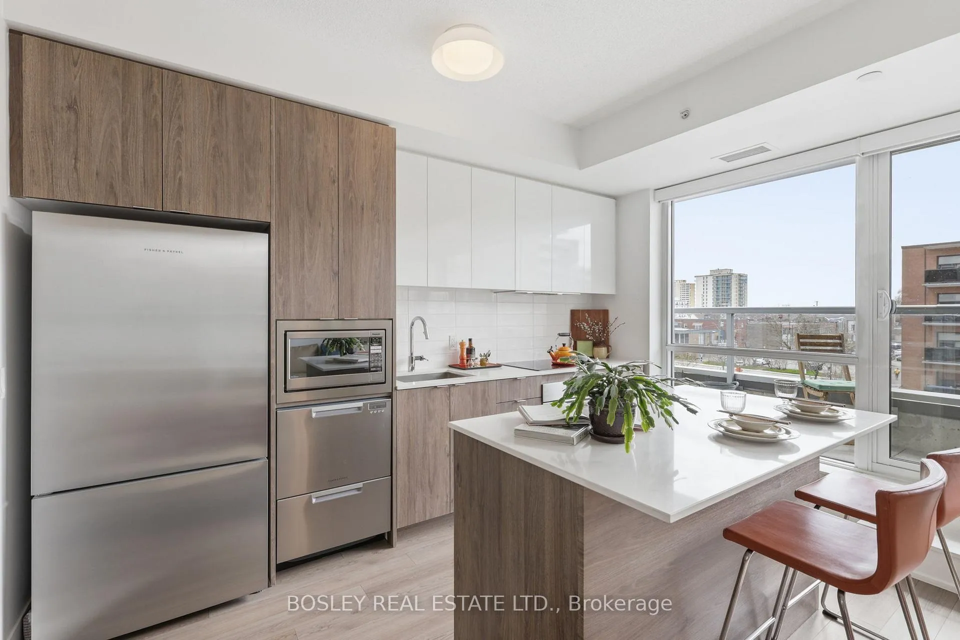 Photo 4 of Unit 207, 8 Ann Street, Mississauga, Port Credit — HOMEH