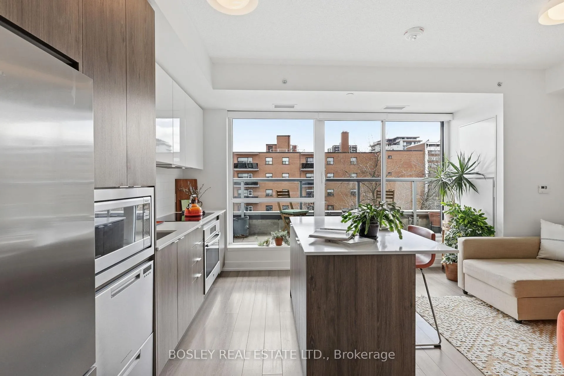 Photo 5 of Unit 207, 8 Ann Street, Mississauga, Port Credit — HOMEH