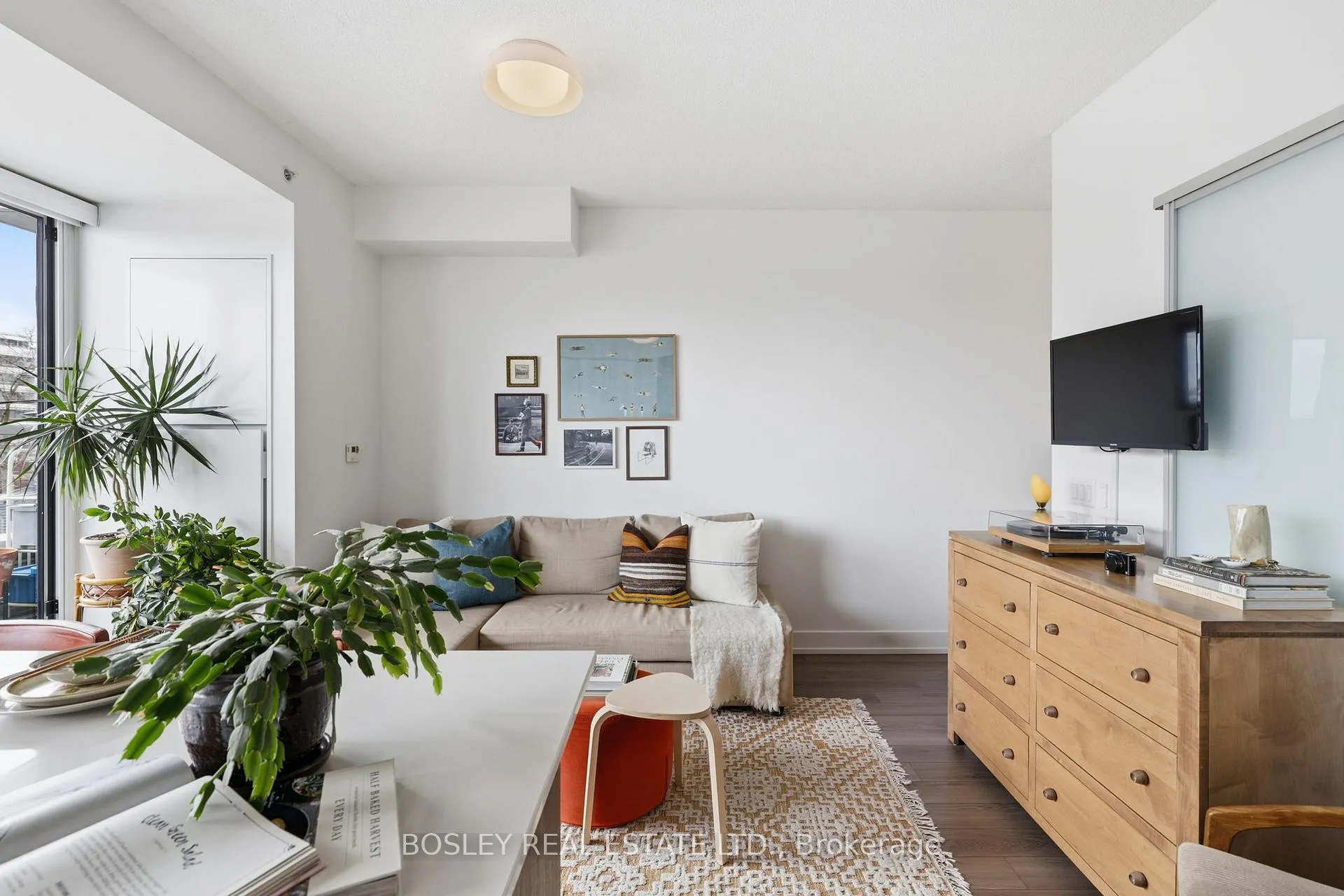 Photo 9 of Unit 207, 8 Ann Street, Mississauga, Port Credit — HOMEH