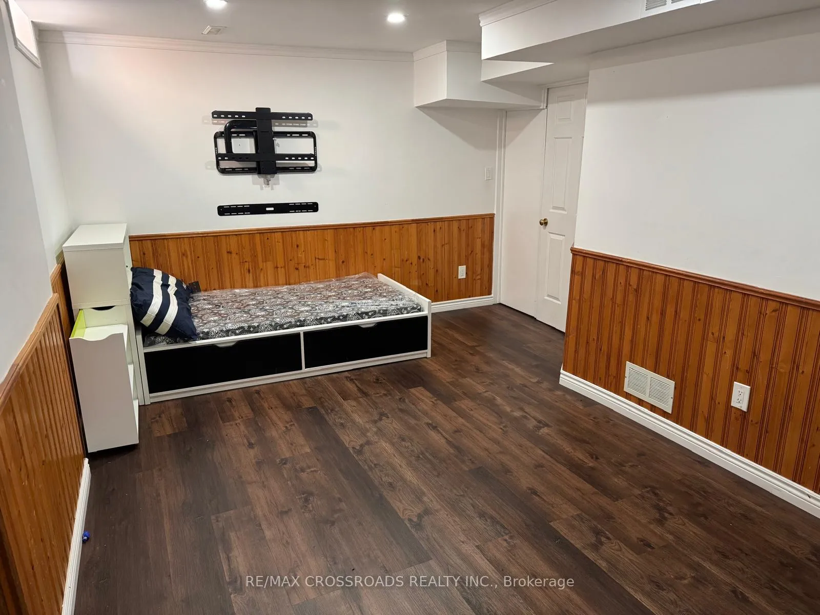 Photo 11 of Unit Lower, 14 Romano Crescent, Vaughan, East Woodbridge — HOMEH