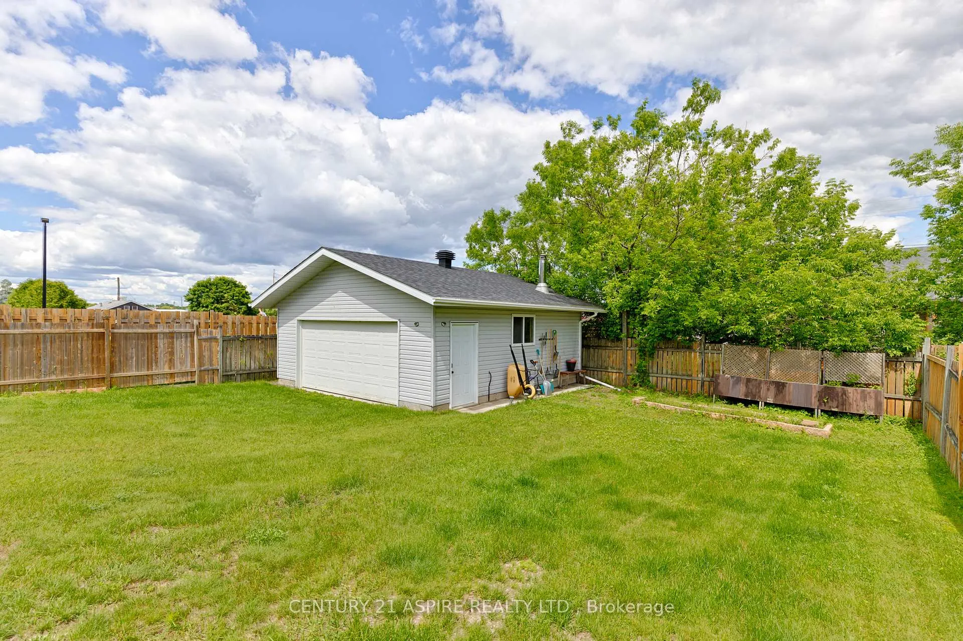 Photo 32 of 2A Selkirk Street, Petawawa, Petawawa — HOMEH