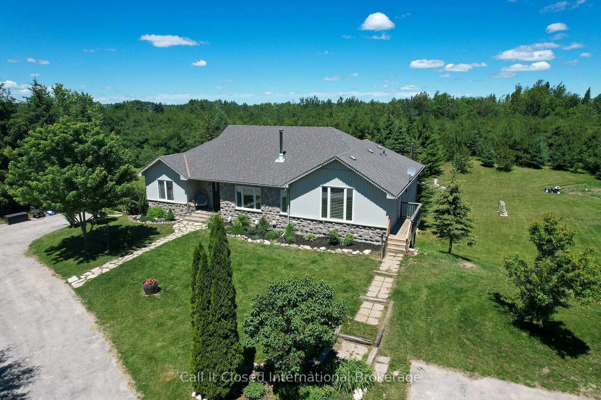 Photo 3 of 21201 Main Street, Caledon, Rural Caledon — HOMEH