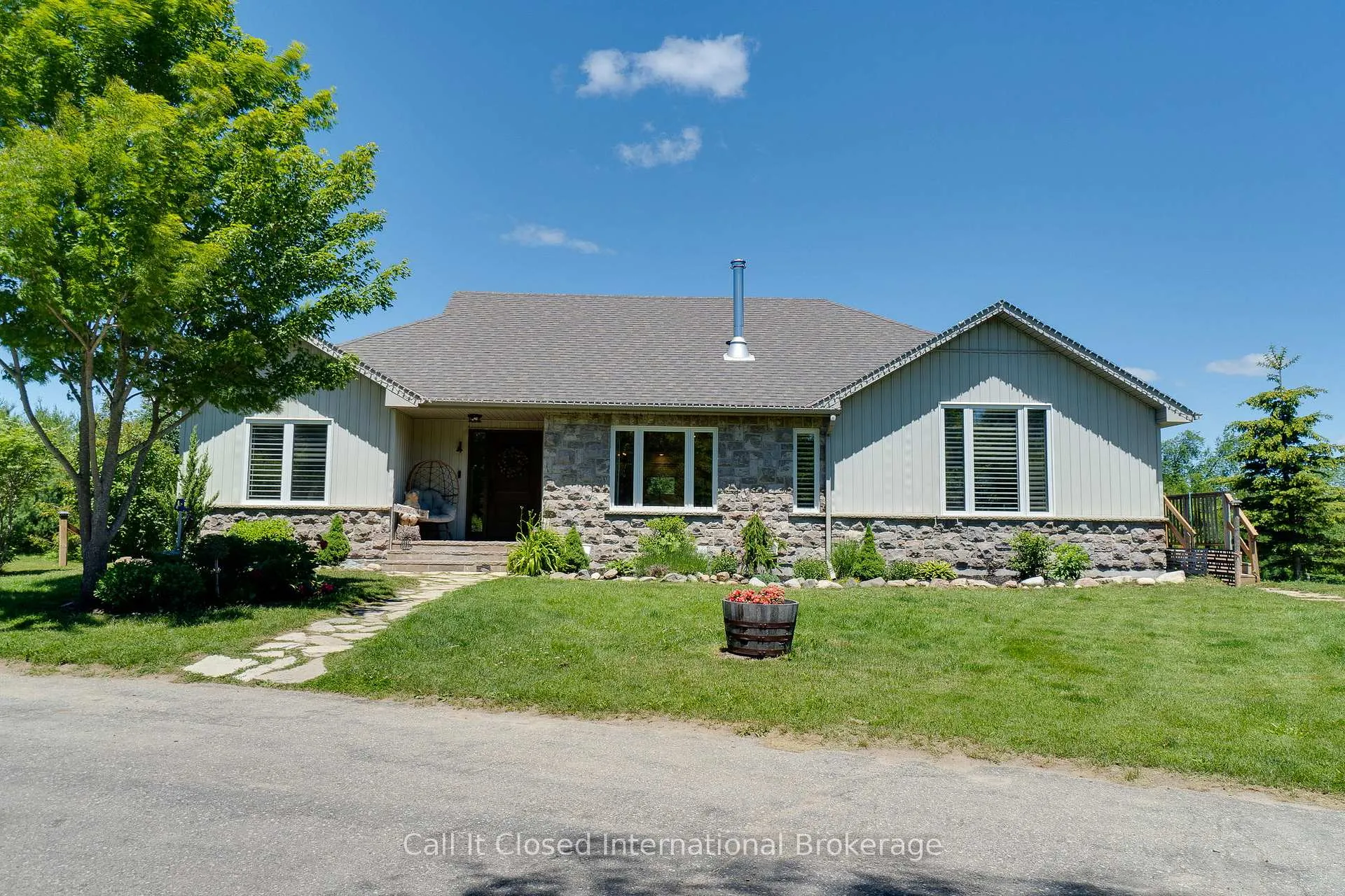 Photo 4 of 21201 Main Street, Caledon, Rural Caledon — HOMEH