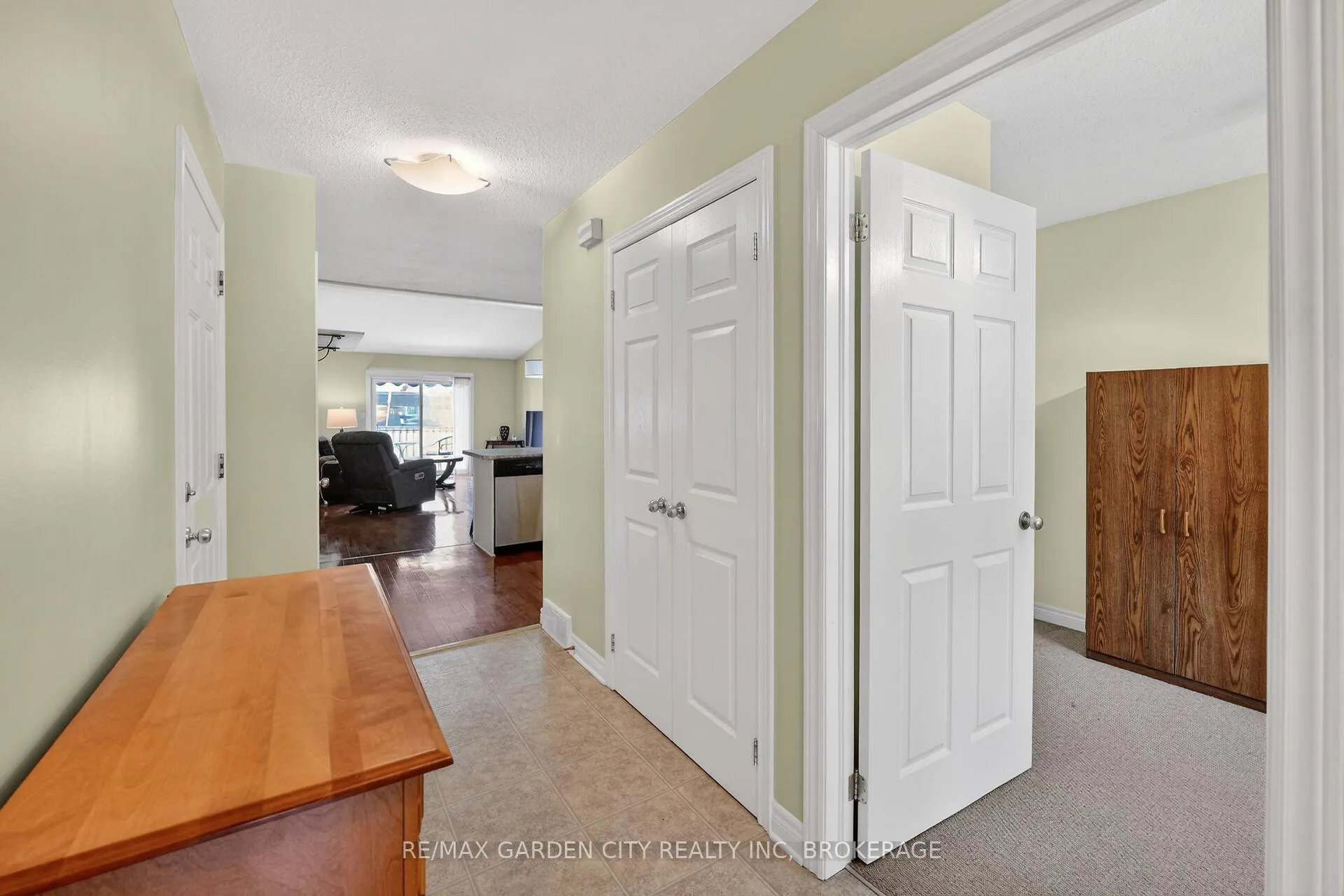 Photo 4 of Unit 9, 162 First Street, Welland, Lincoln/Crowland — HOMEH