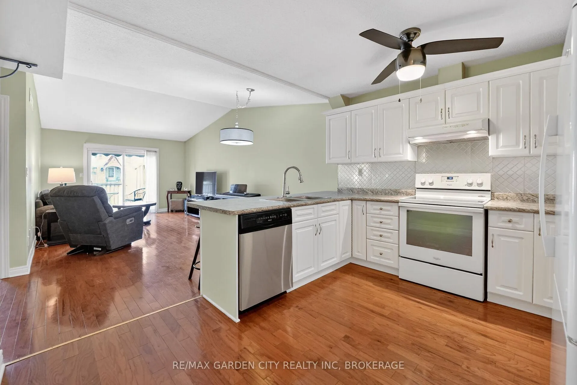 Photo 5 of Unit 9, 162 First Street, Welland, Lincoln/Crowland — HOMEH