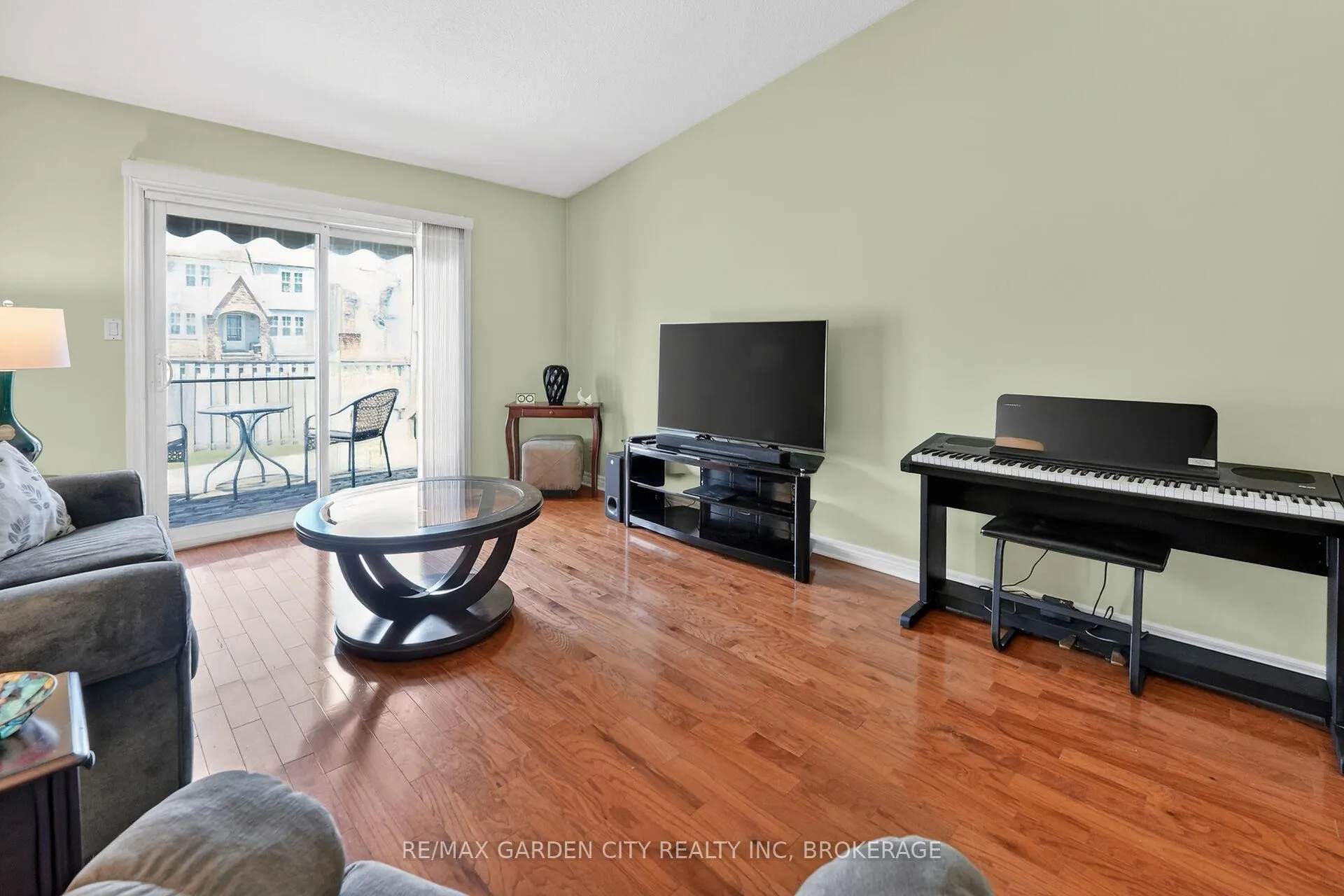 Photo 10 of Unit 9, 162 First Street, Welland, Lincoln/Crowland — HOMEH
