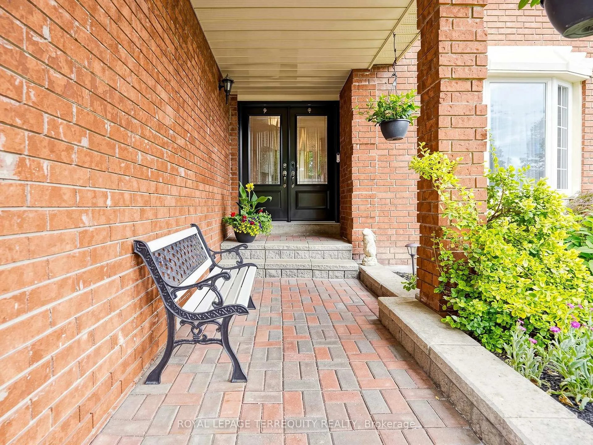 Photo 4 of 12 Maplewood Drive, Whitby, Blue Grass Meadows — HOMEH