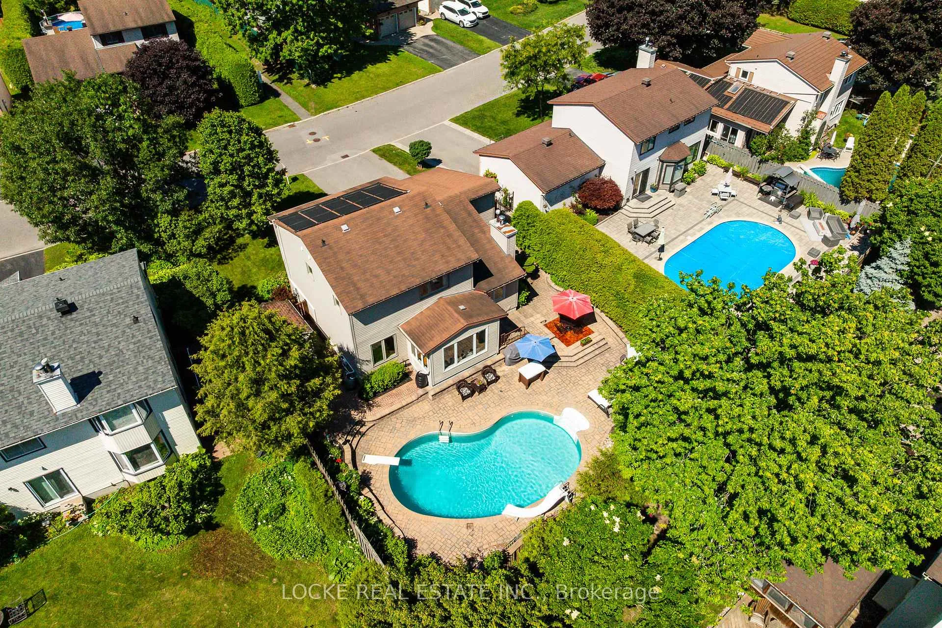 Photo 2 of 1821 Woodhaven Heights, Ottawa, Queenswood Heights South — HOMEH