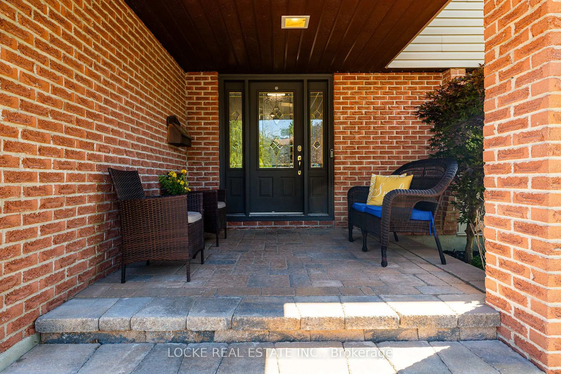 Photo 4 of 1821 Woodhaven Heights, Ottawa, Queenswood Heights South — HOMEH