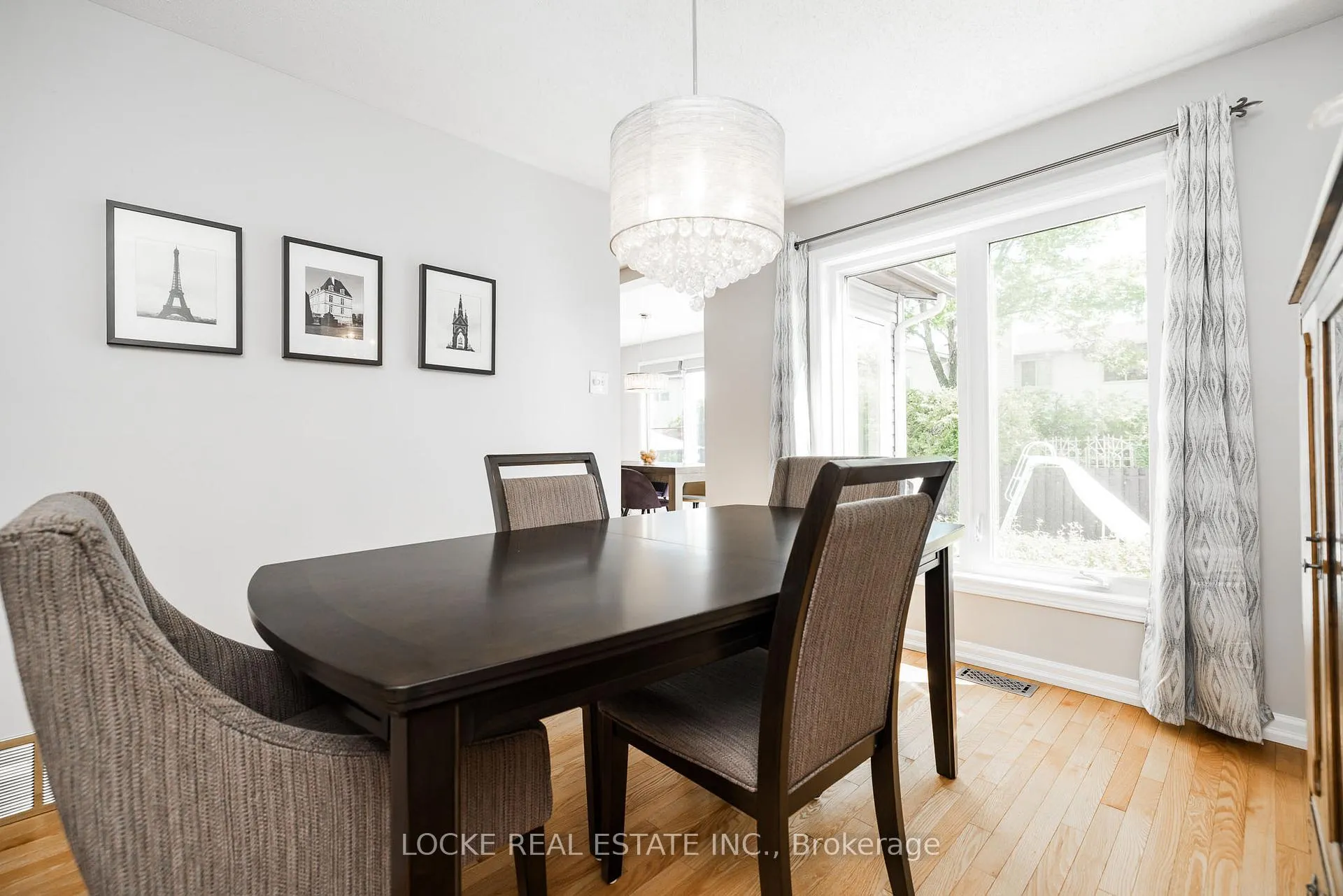 Photo 12 of 1821 Woodhaven Heights, Ottawa, Queenswood Heights South — HOMEH
