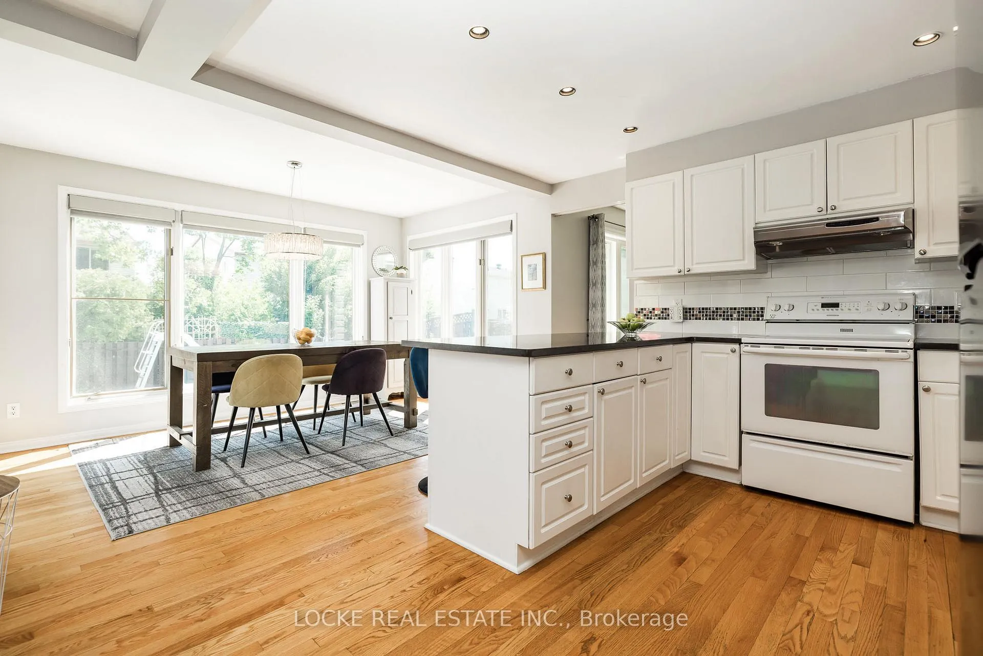 Photo 14 of 1821 Woodhaven Heights, Ottawa, Queenswood Heights South — HOMEH
