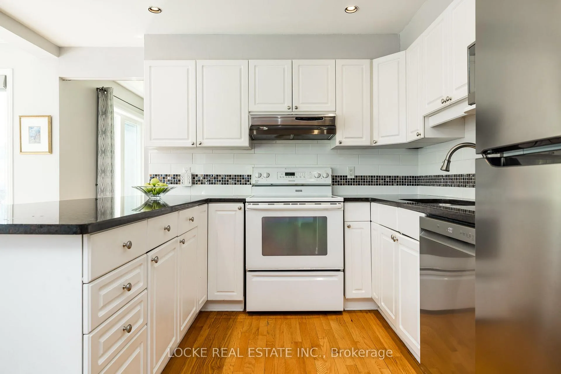 Photo 15 of 1821 Woodhaven Heights, Ottawa, Queenswood Heights South — HOMEH