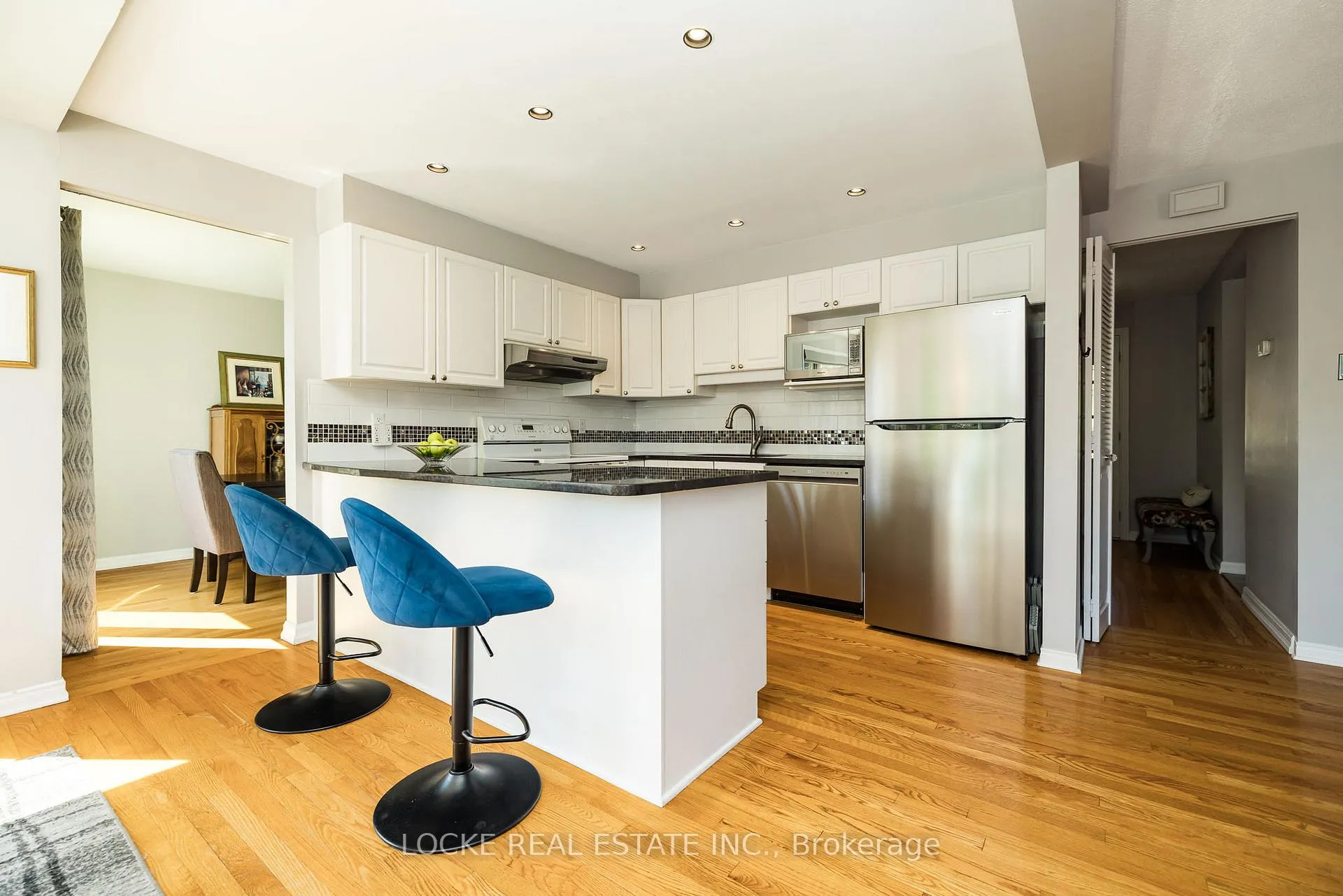 Photo 17 of 1821 Woodhaven Heights, Ottawa, Queenswood Heights South — HOMEH