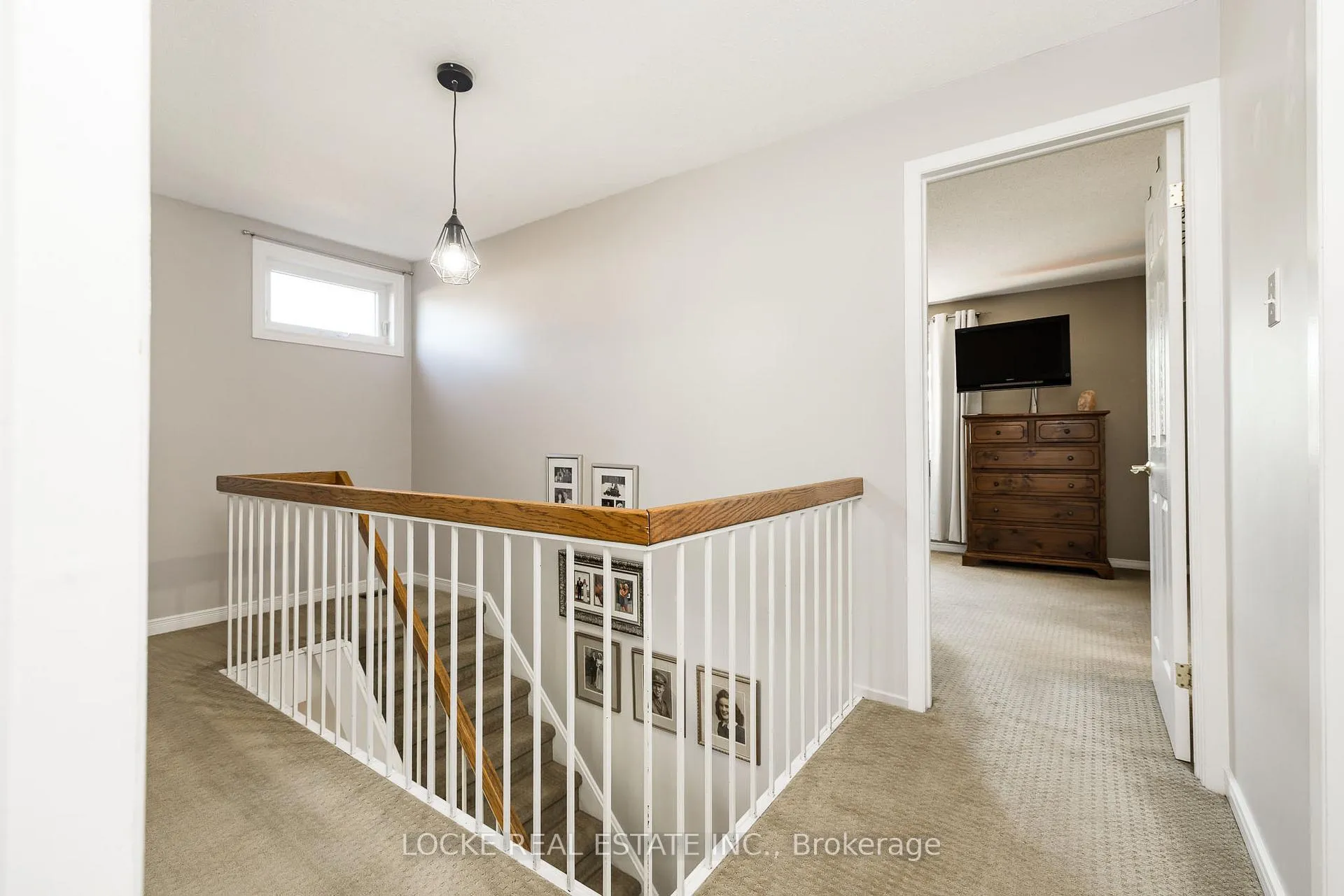 Photo 24 of 1821 Woodhaven Heights, Ottawa, Queenswood Heights South — HOMEH