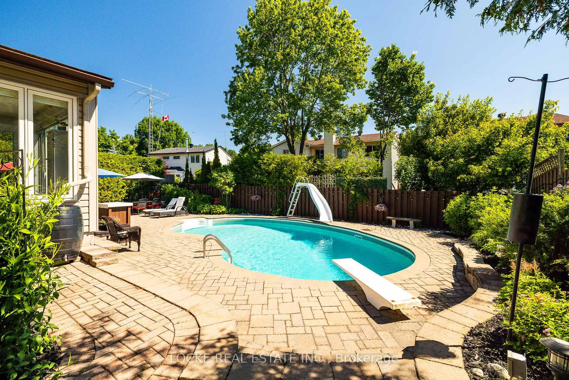 Photo 40 of 1821 Woodhaven Heights, Ottawa, Queenswood Heights South — HOMEH