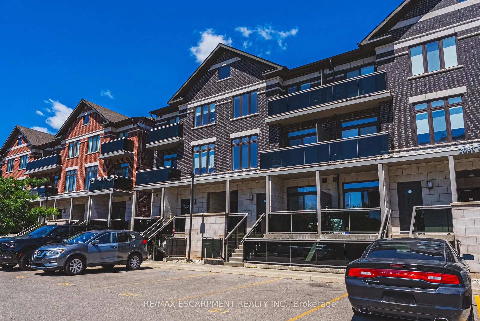 Photo 2 of Unit 214, 2061 Prospect Street, Burlington, Brant — HOMEH
