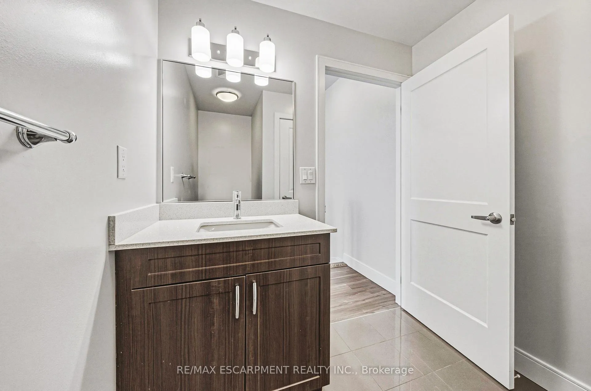 Photo 6 of Unit 214, 2061 Prospect Street, Burlington, Brant — HOMEH