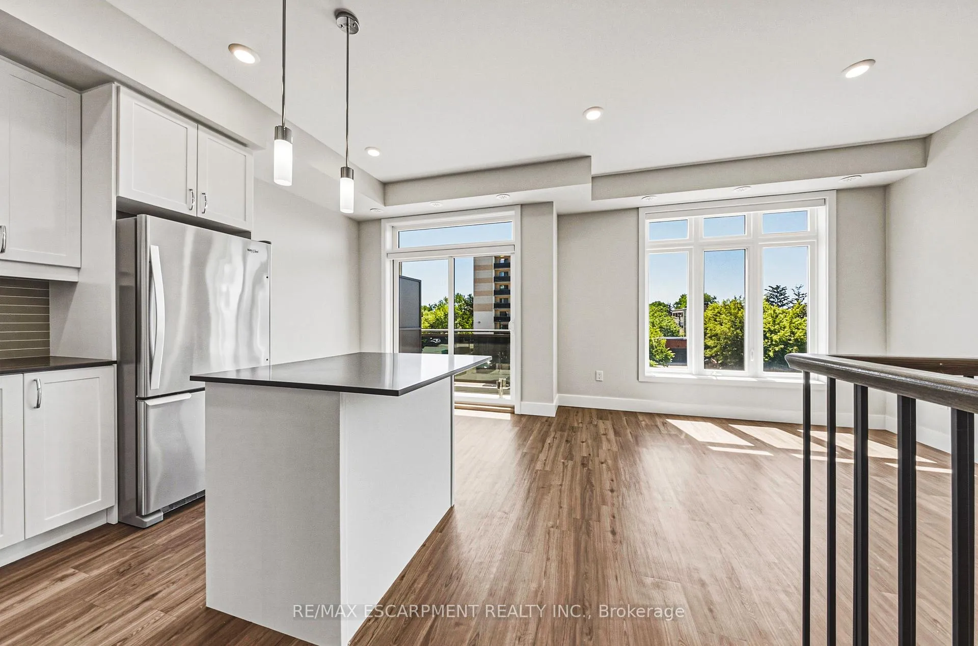 Photo 7 of Unit 214, 2061 Prospect Street, Burlington, Brant — HOMEH