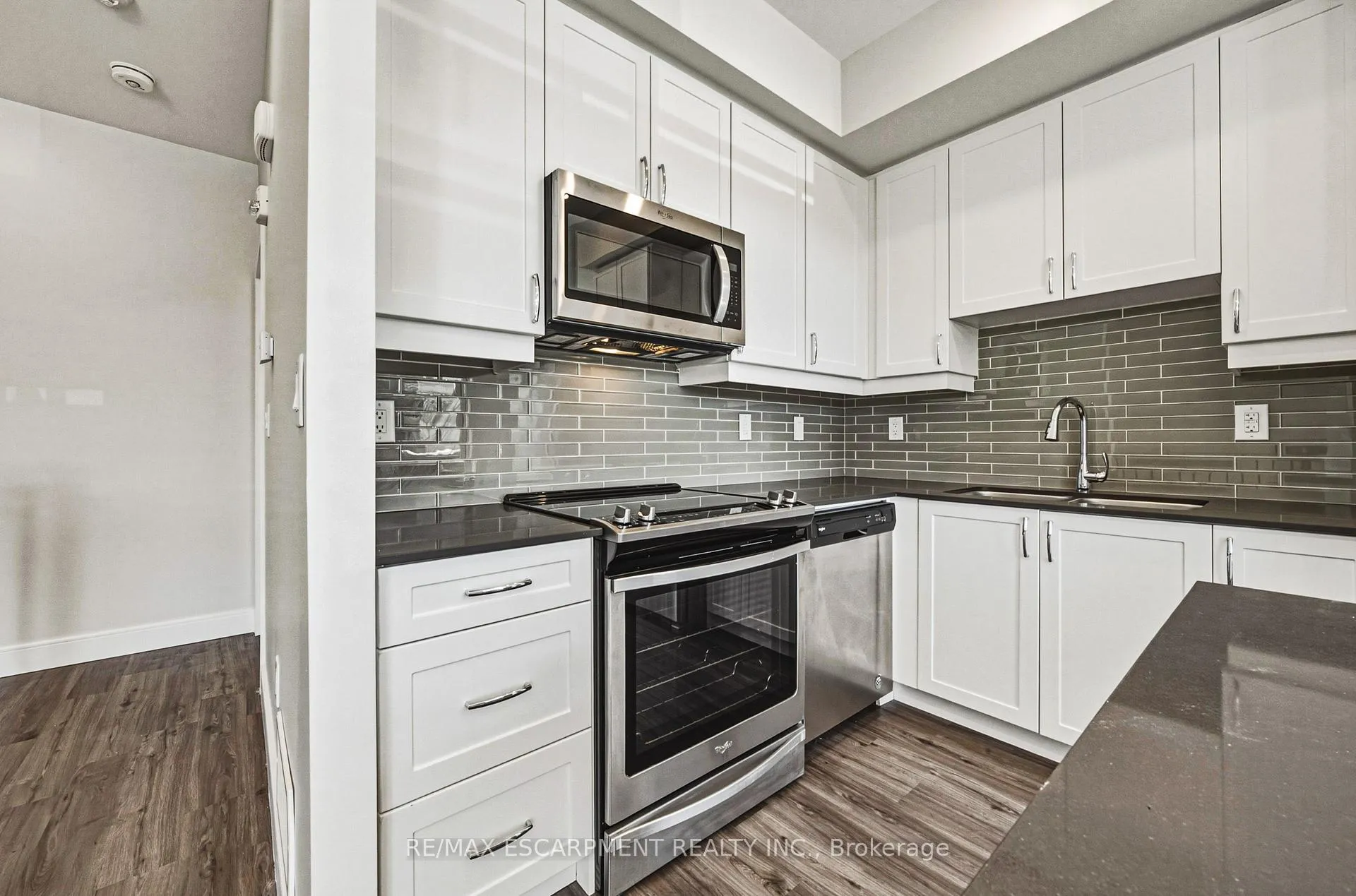 Photo 9 of Unit 214, 2061 Prospect Street, Burlington, Brant — HOMEH