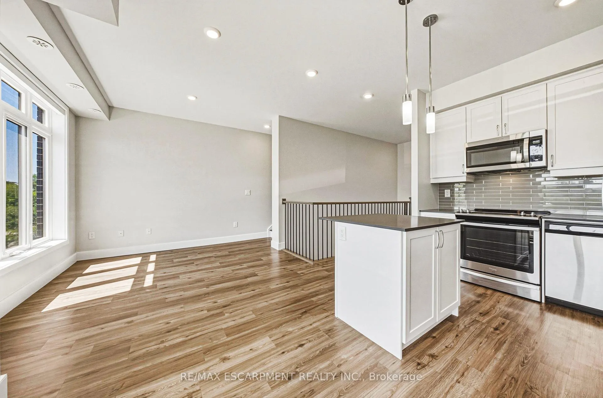 Photo 11 of Unit 214, 2061 Prospect Street, Burlington, Brant — HOMEH
