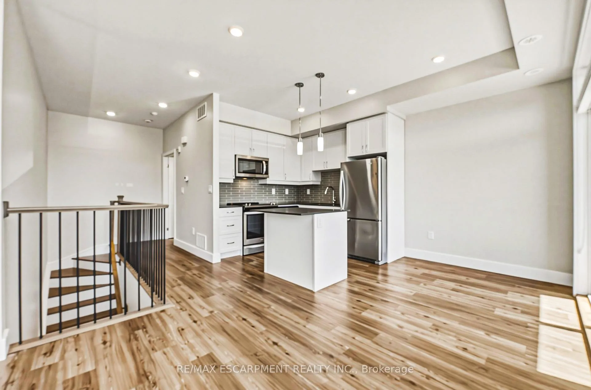 Photo 12 of Unit 214, 2061 Prospect Street, Burlington, Brant — HOMEH