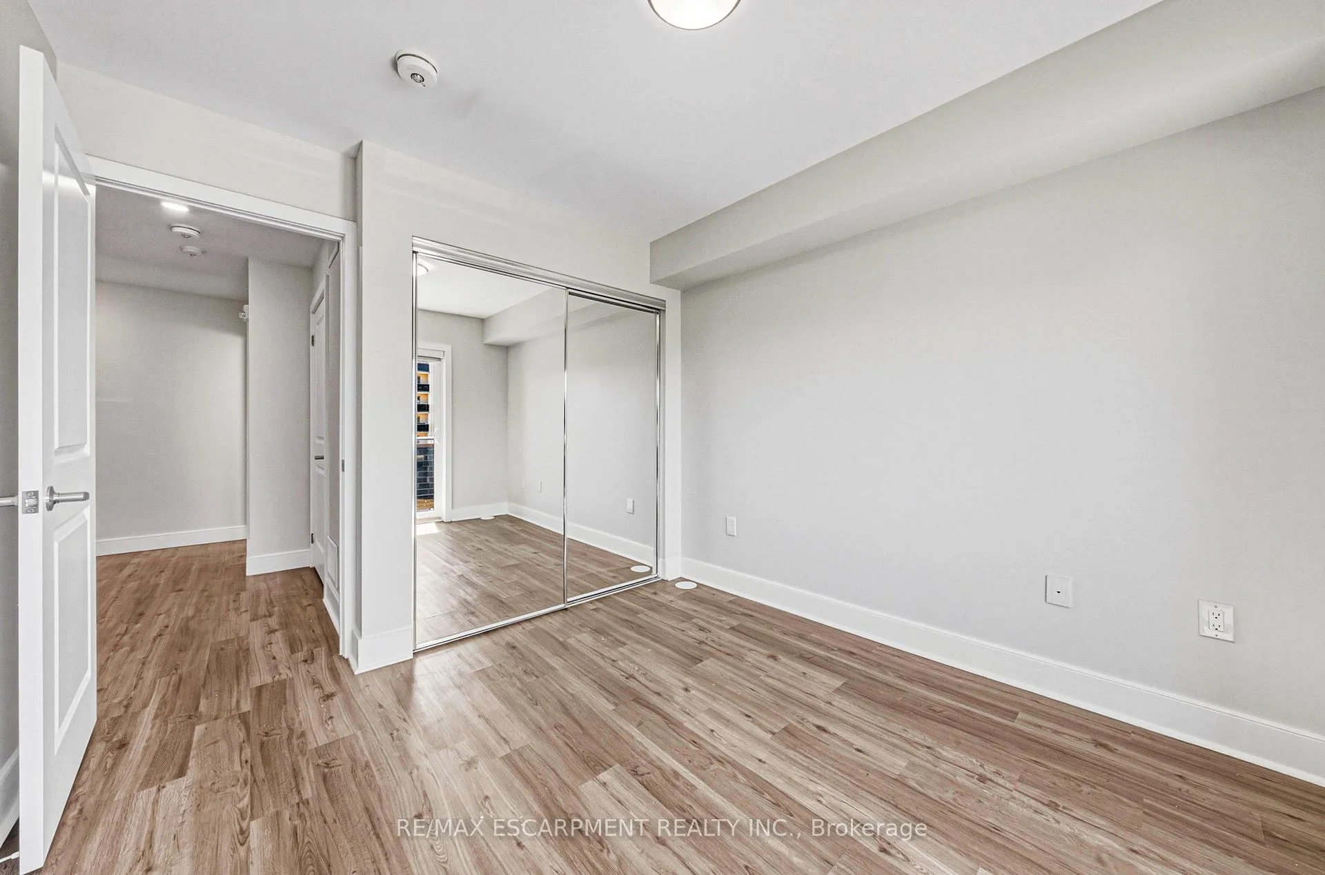 Photo 18 of Unit 214, 2061 Prospect Street, Burlington, Brant — HOMEH