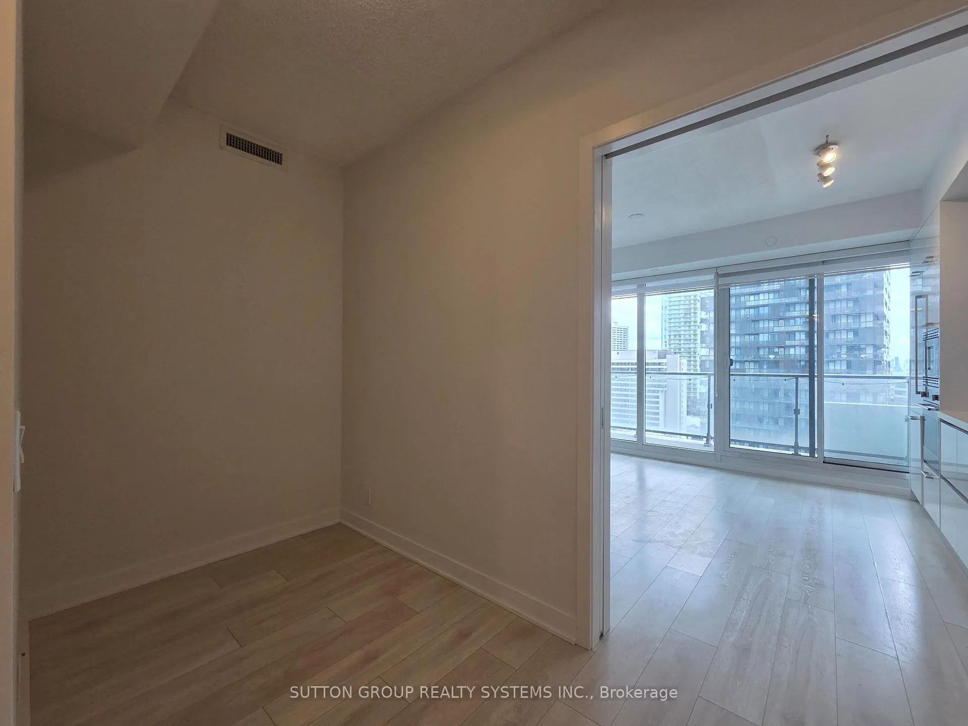 Photo 6 of Unit 1601, 2221 Yonge Street, Toronto, Mount Pleasant West — HOMEH