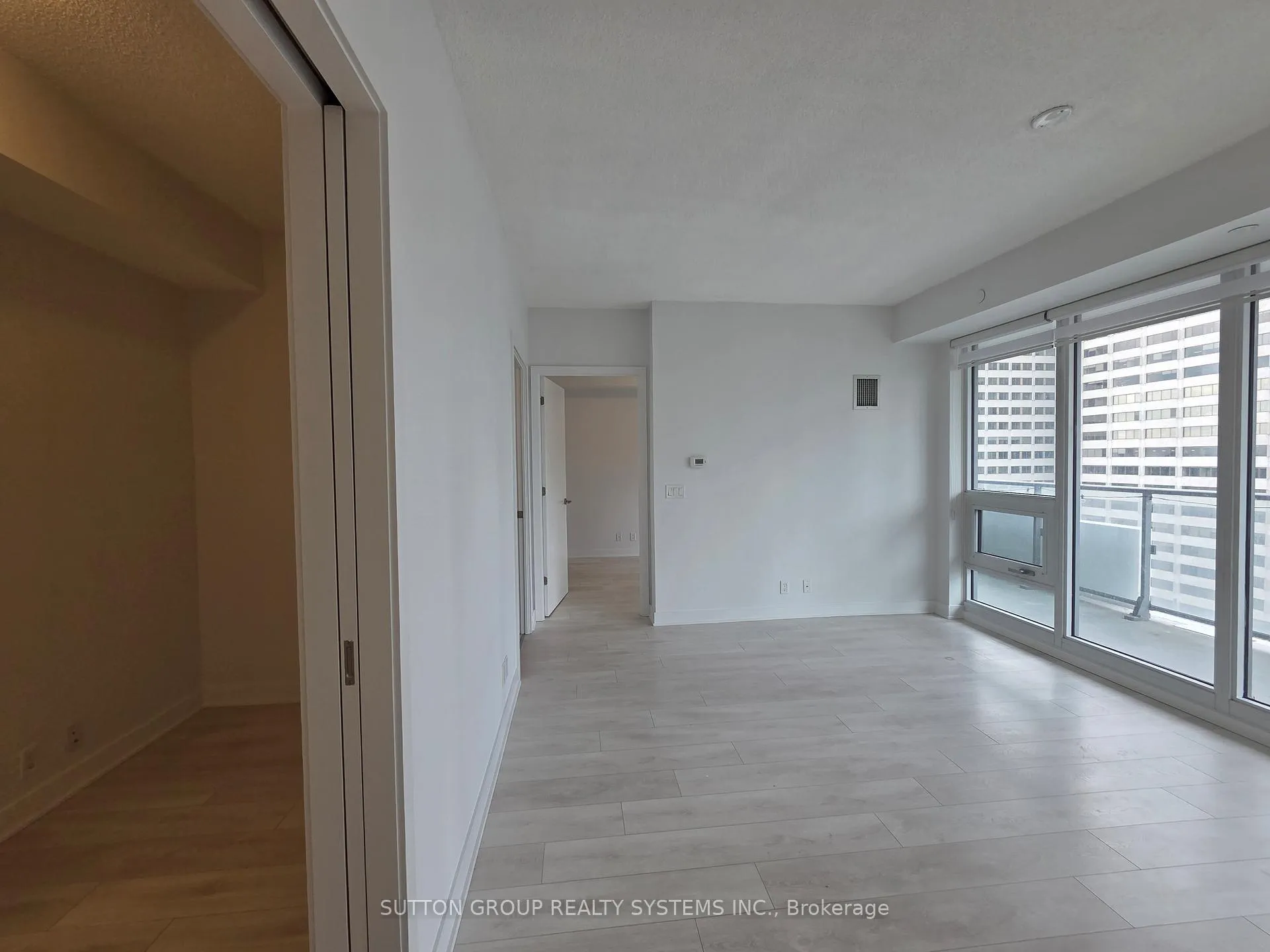 Photo 12 of Unit 1601, 2221 Yonge Street, Toronto, Mount Pleasant West — HOMEH