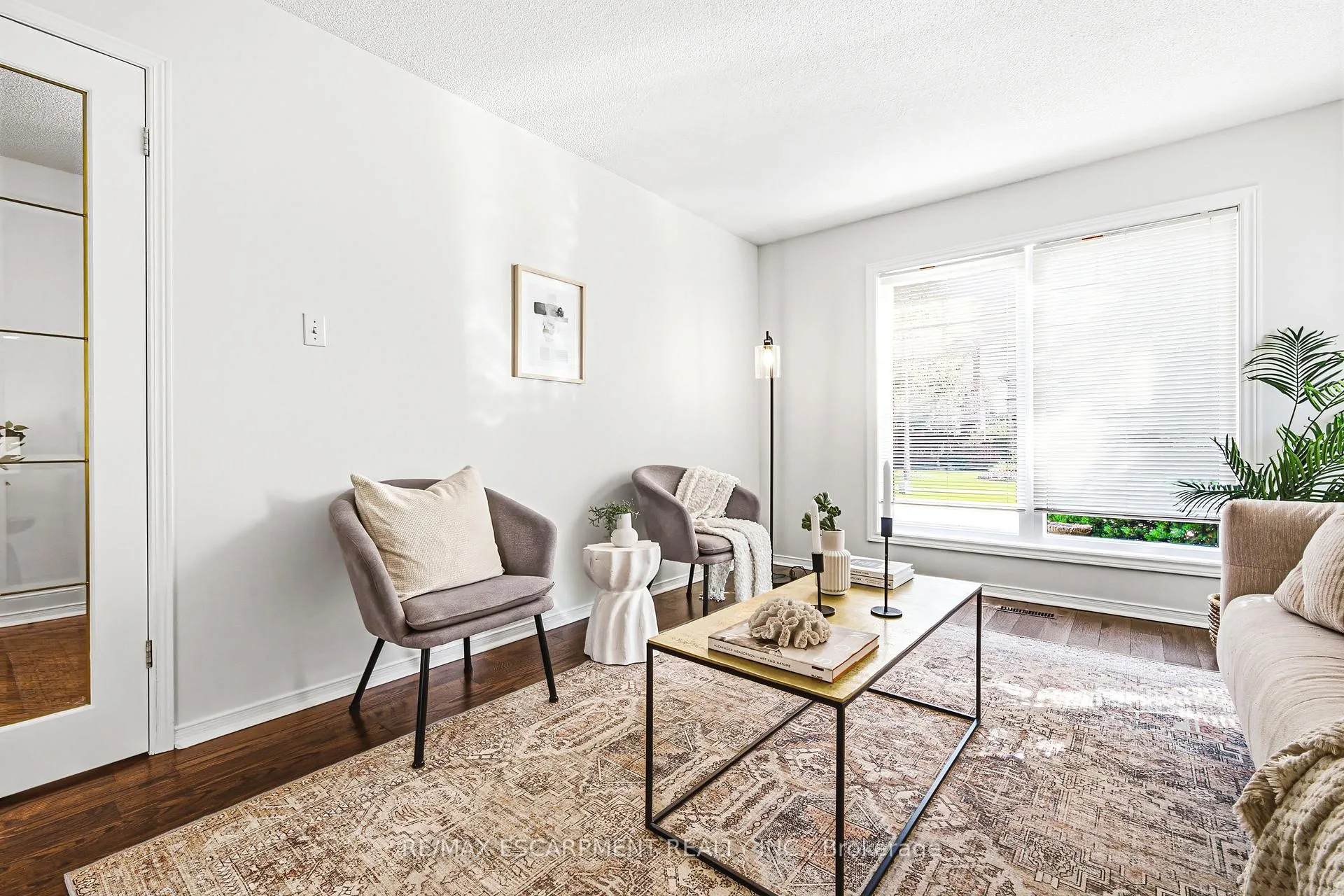 Photo 7 of 4153 Vermont Crescent, Burlington, Rose — HOMEH
