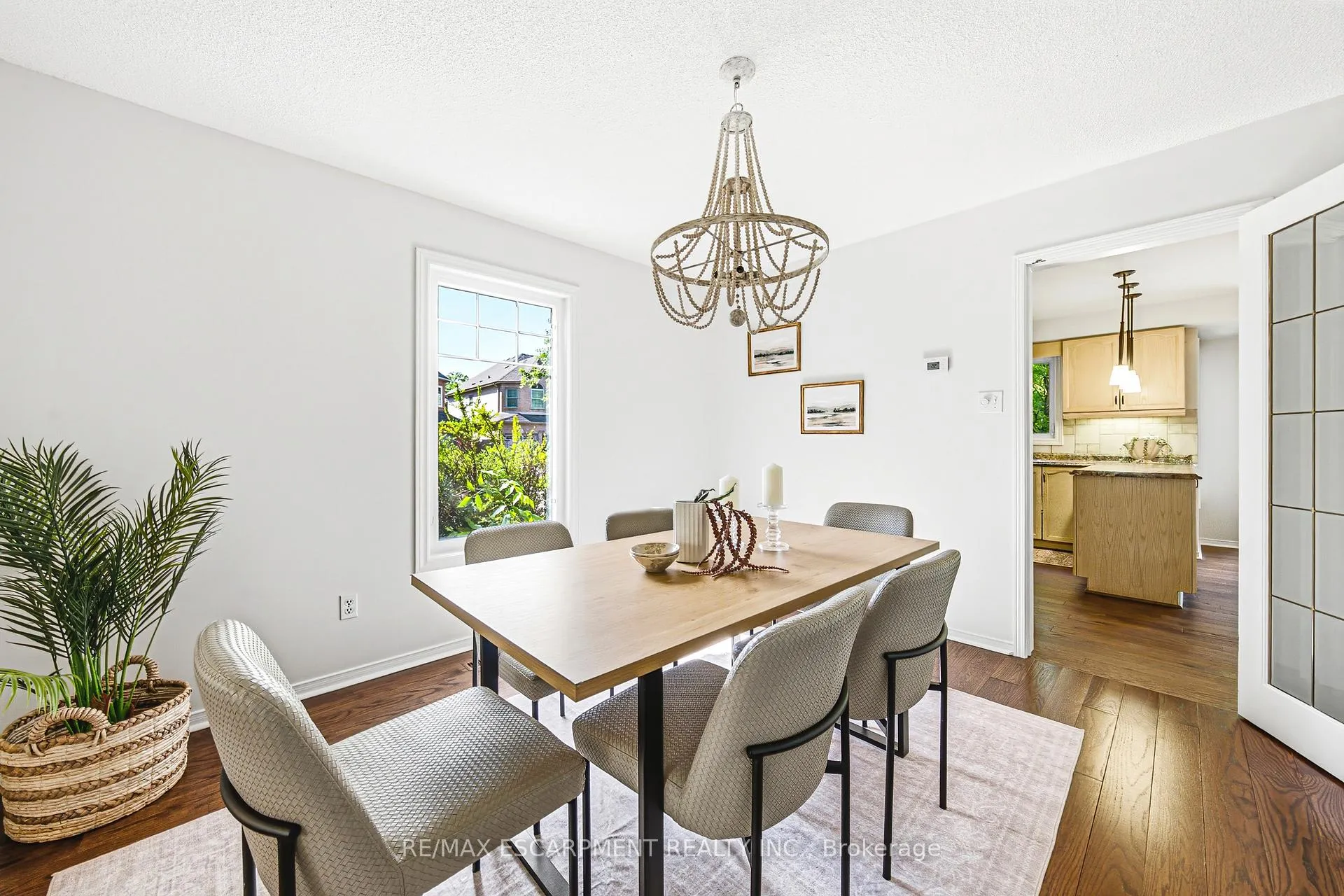 Photo 8 of 4153 Vermont Crescent, Burlington, Rose — HOMEH