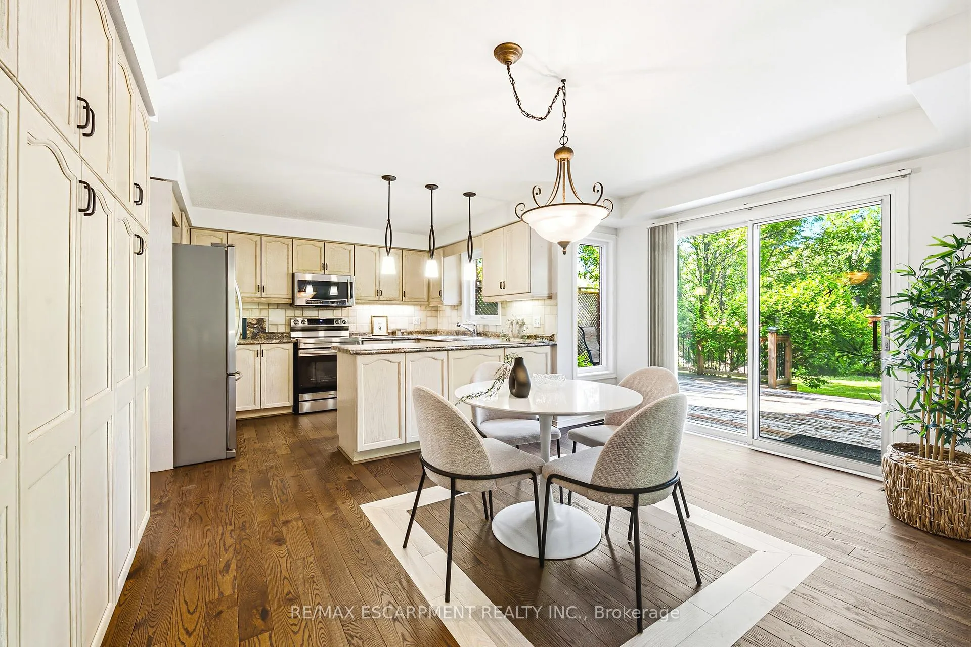 Photo 10 of 4153 Vermont Crescent, Burlington, Rose — HOMEH
