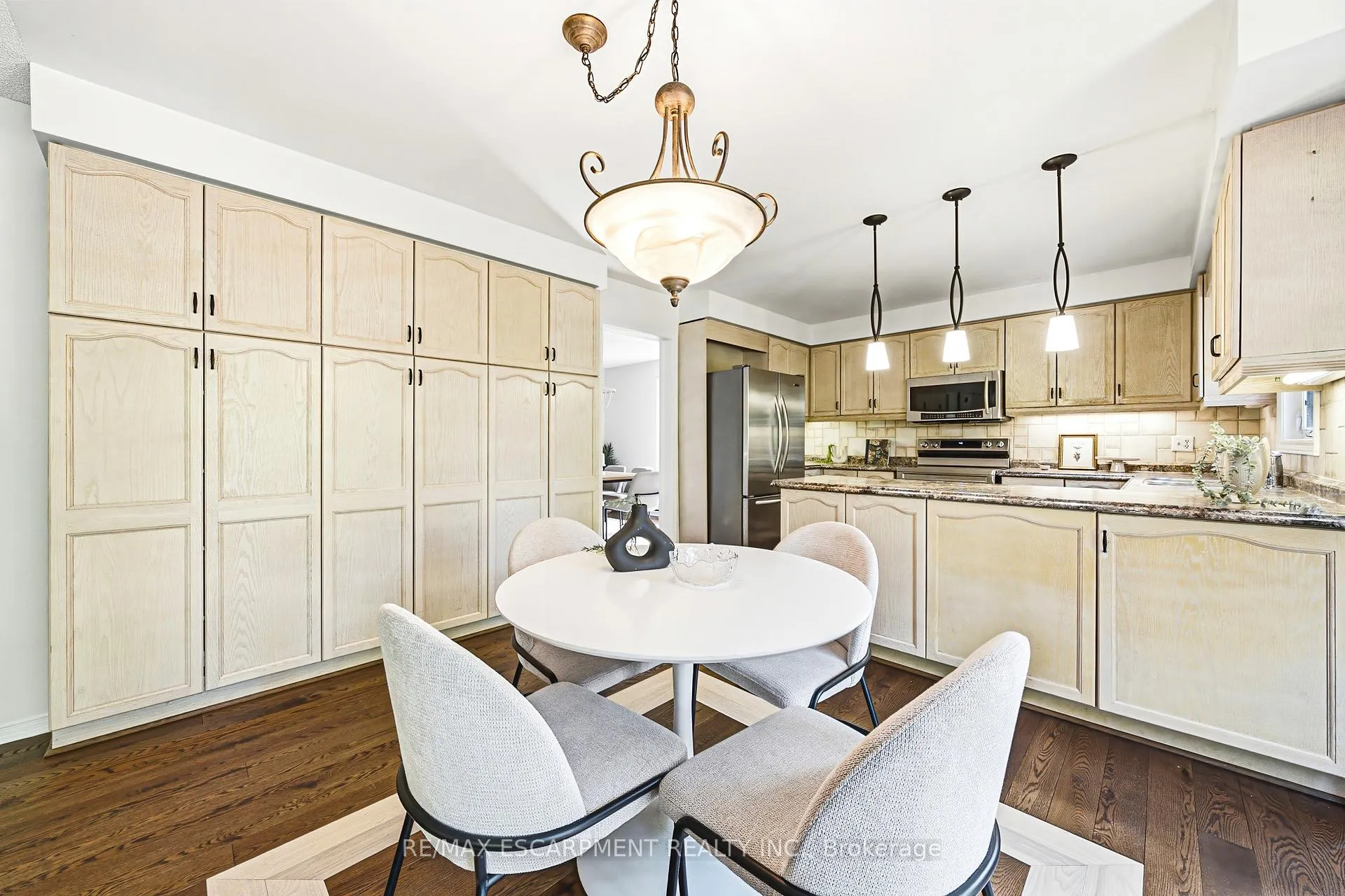 Photo 11 of 4153 Vermont Crescent, Burlington, Rose — HOMEH