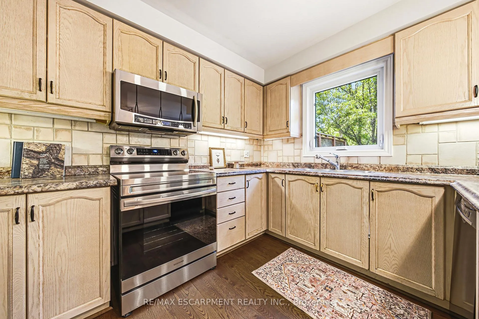 Photo 13 of 4153 Vermont Crescent, Burlington, Rose — HOMEH