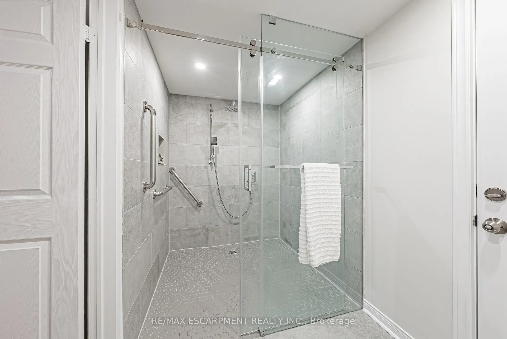 Photo 19 of 4153 Vermont Crescent, Burlington, Rose — HOMEH