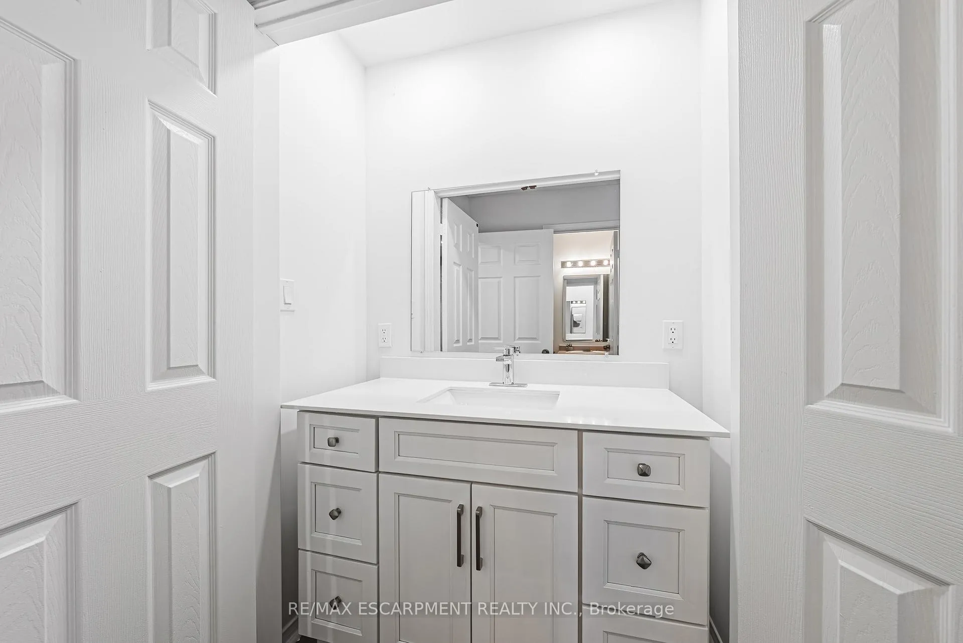 Photo 20 of 4153 Vermont Crescent, Burlington, Rose — HOMEH