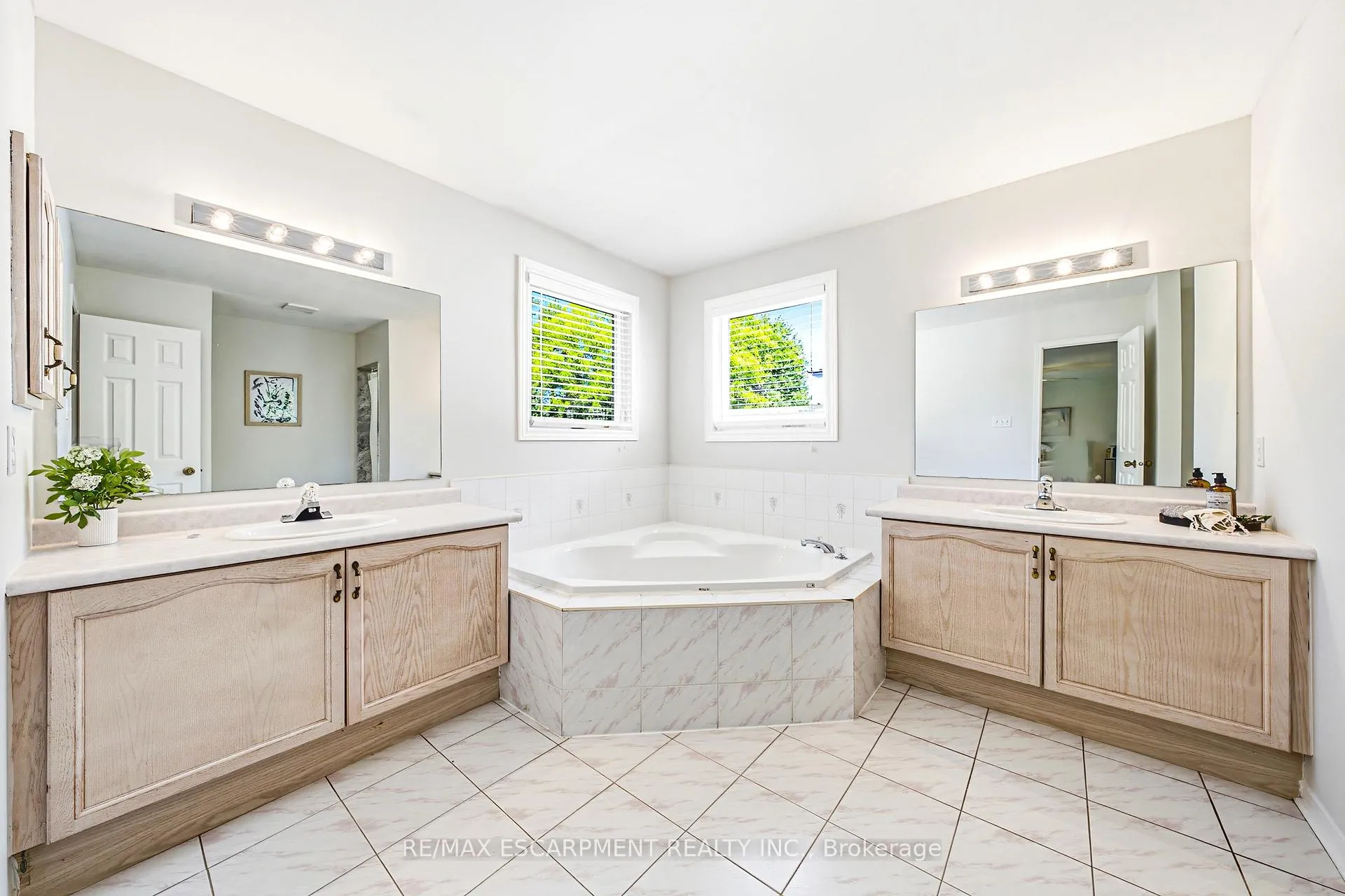 Photo 24 of 4153 Vermont Crescent, Burlington, Rose — HOMEH