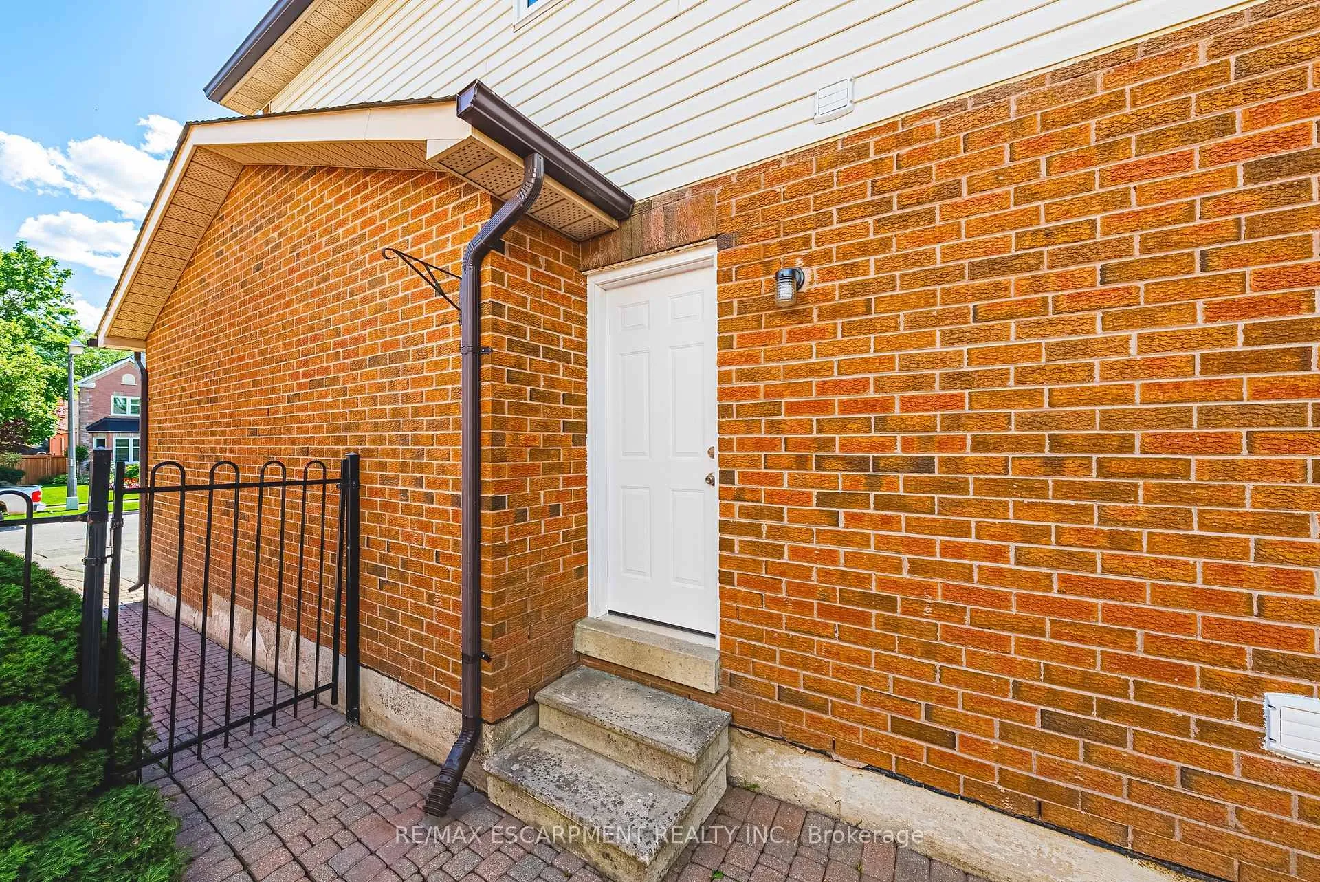 Photo 45 of 4153 Vermont Crescent, Burlington, Rose — HOMEH