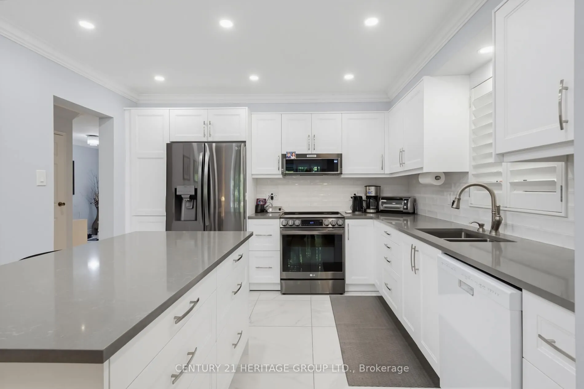 Photo 9 of 161 Hetherington Crescent, Vaughan, Brownridge — HOMEH