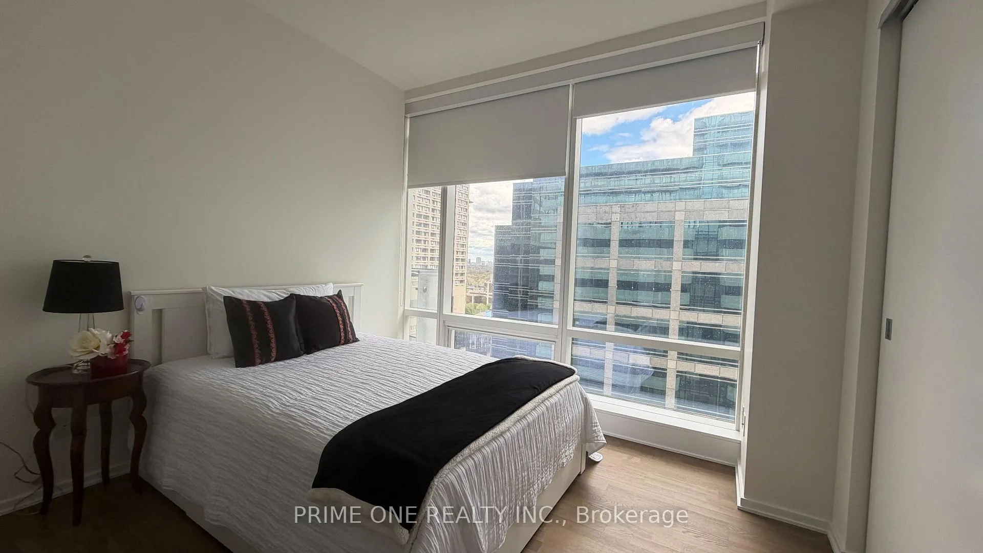 Photo 6 of Unit 1704, 1 Bloor Street E, Toronto, Church-Yonge Corridor — HOMEH
