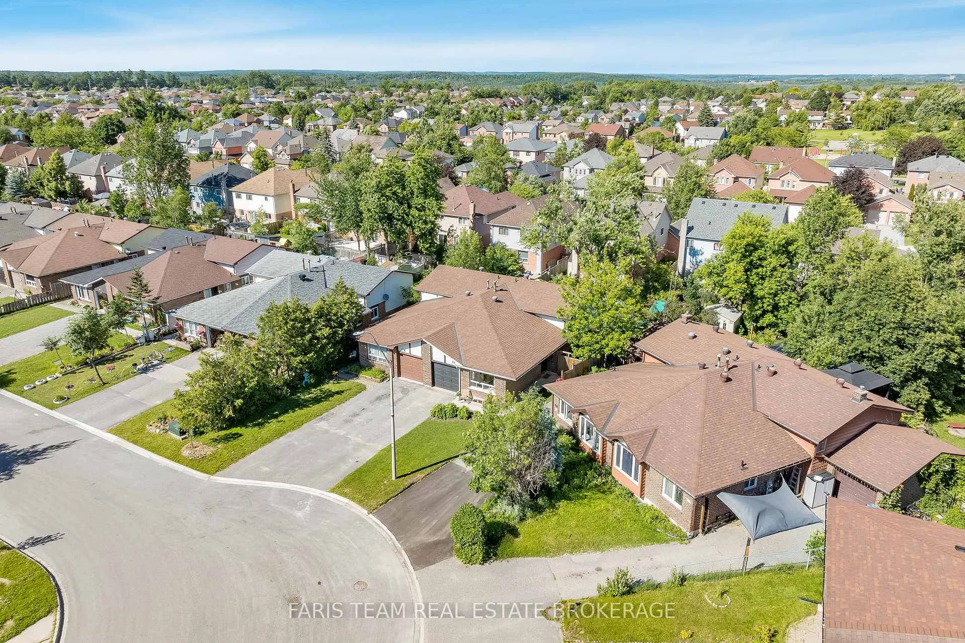 Photo 2 of 21 Maplehurst Crescent, Barrie, Cundles East — HOMEH