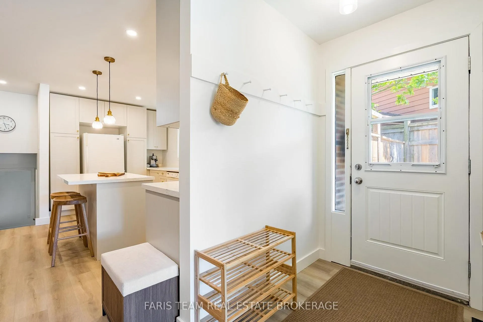 Photo 5 of 21 Maplehurst Crescent, Barrie, Cundles East — HOMEH