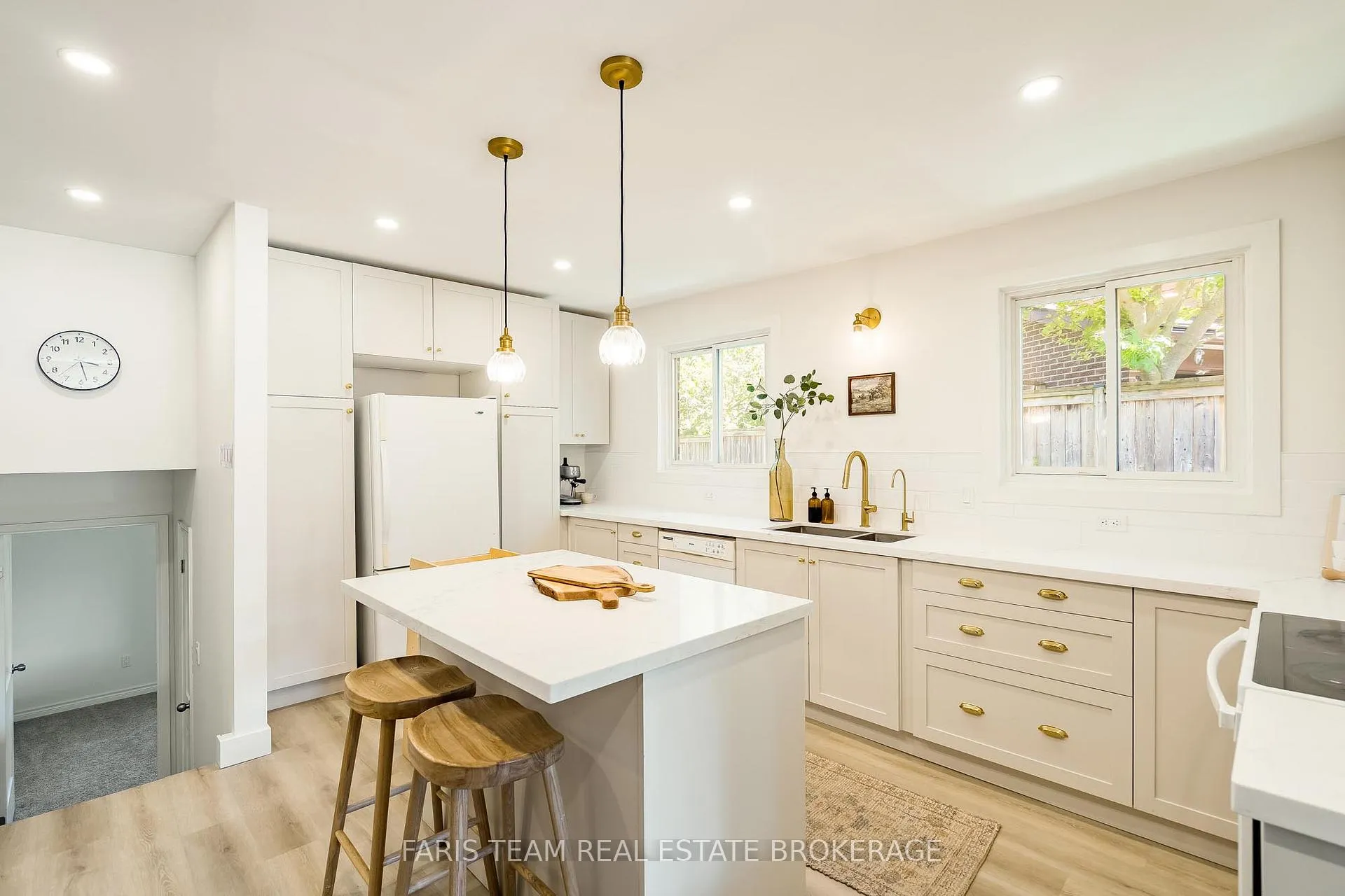 Photo 6 of 21 Maplehurst Crescent, Barrie, Cundles East — HOMEH