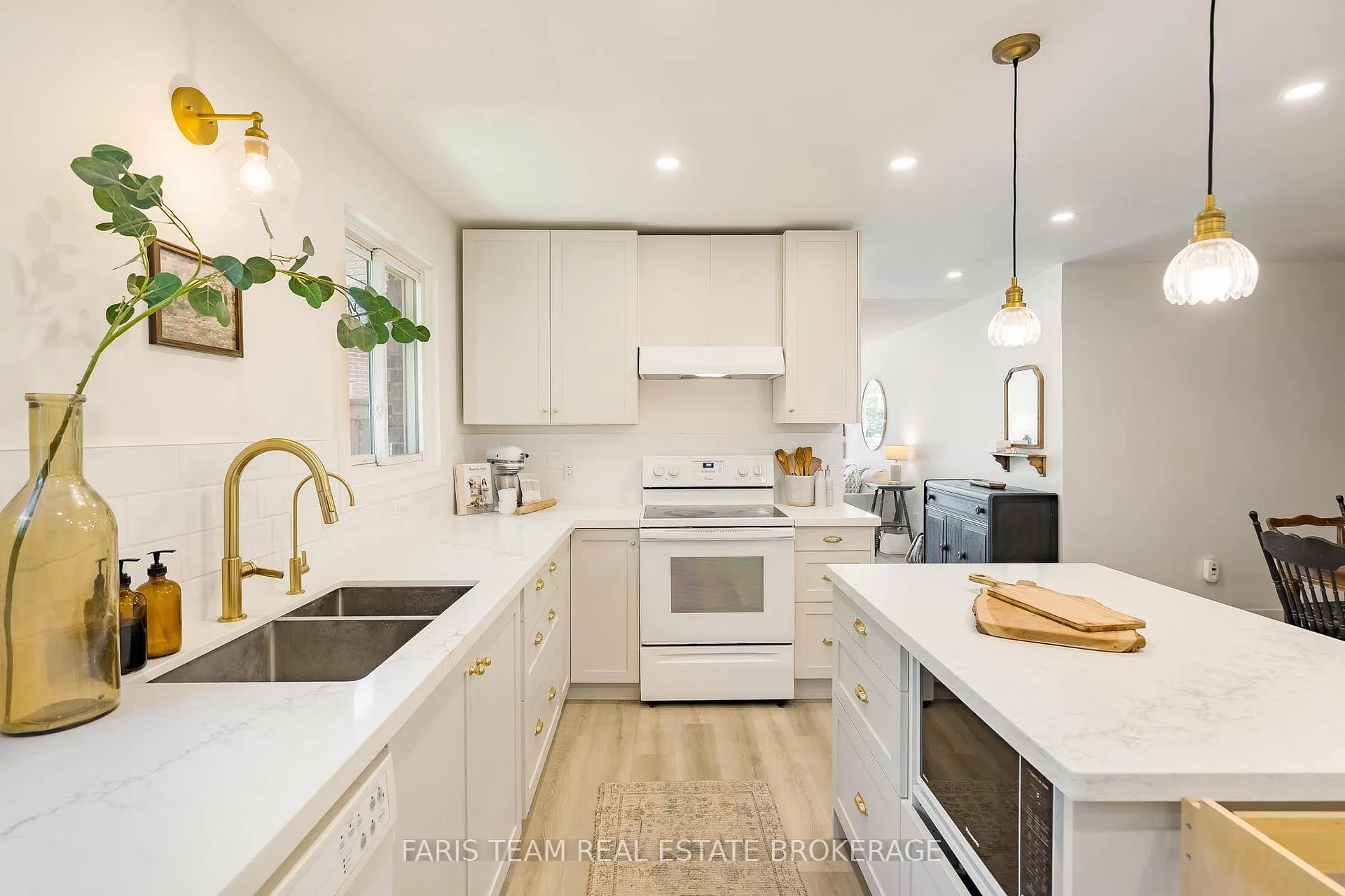 Photo 8 of 21 Maplehurst Crescent, Barrie, Cundles East — HOMEH