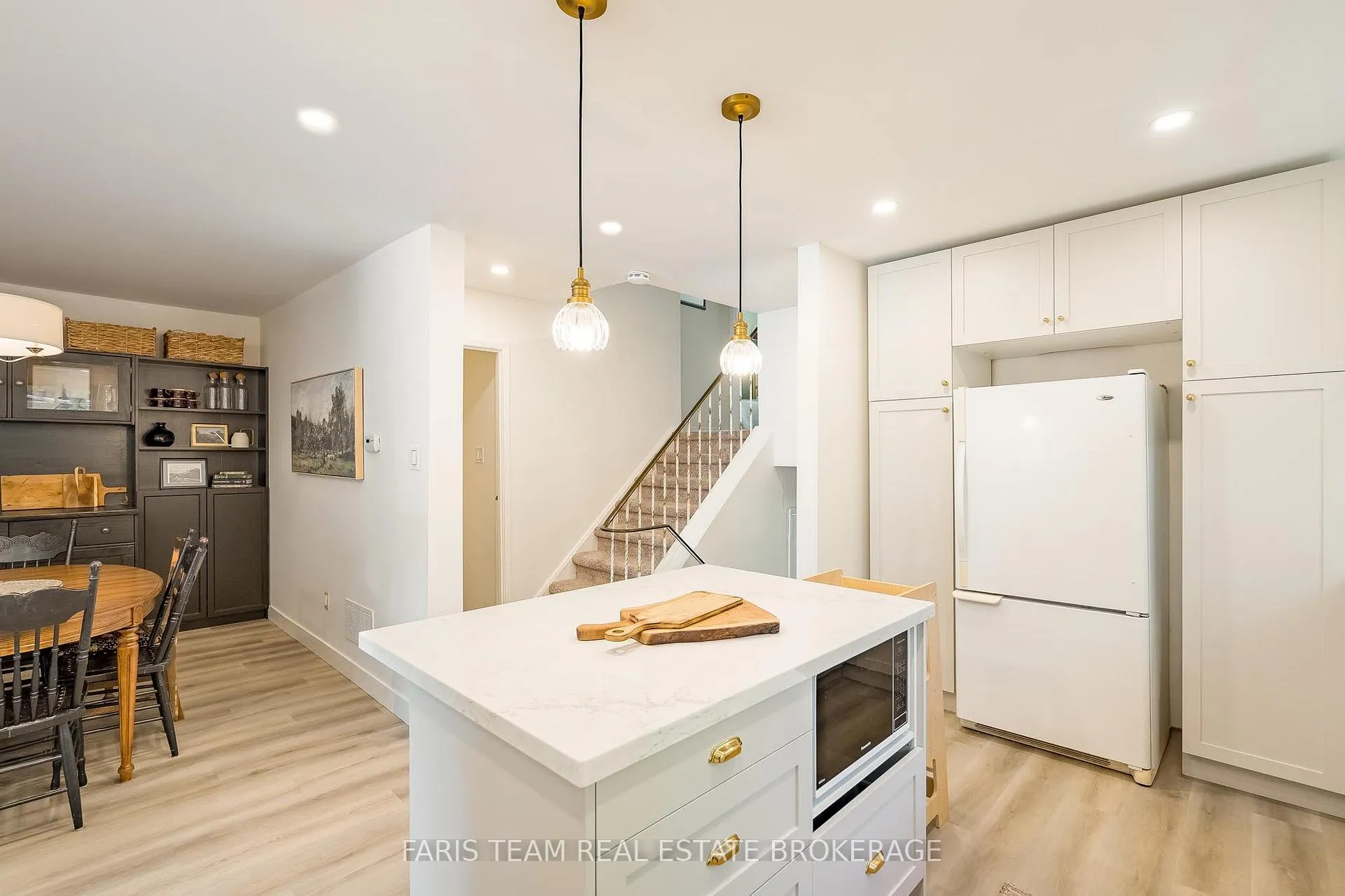 Photo 9 of 21 Maplehurst Crescent, Barrie, Cundles East — HOMEH