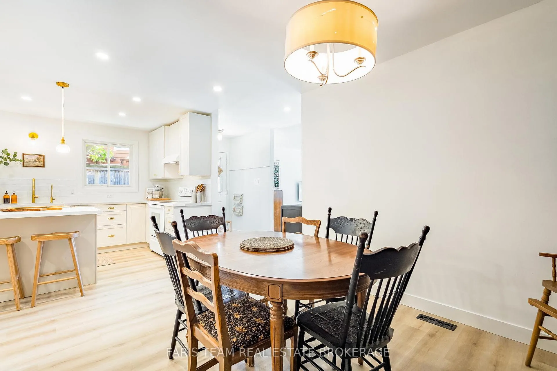 Photo 11 of 21 Maplehurst Crescent, Barrie, Cundles East — HOMEH