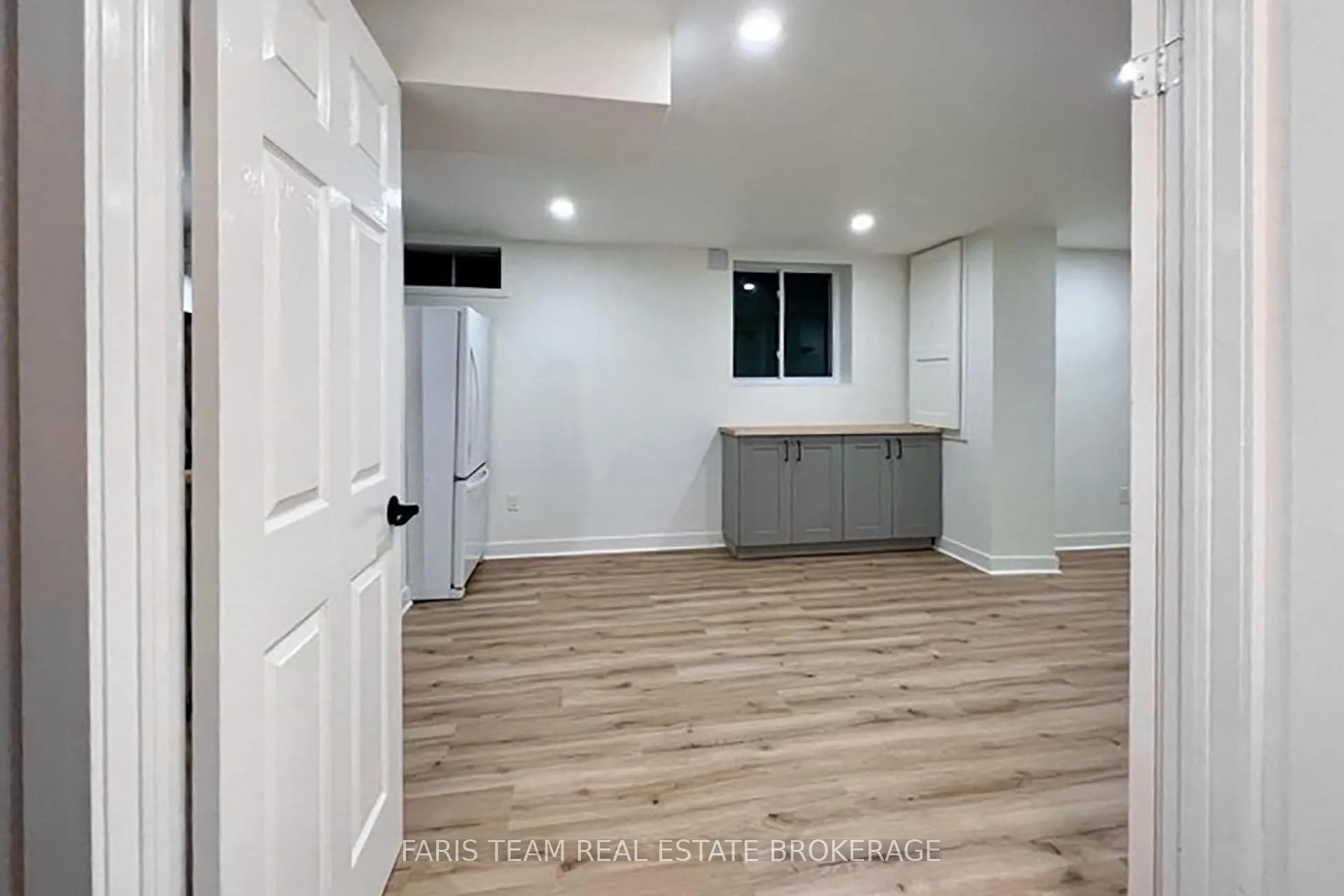Photo 25 of 21 Maplehurst Crescent, Barrie, Cundles East — HOMEH