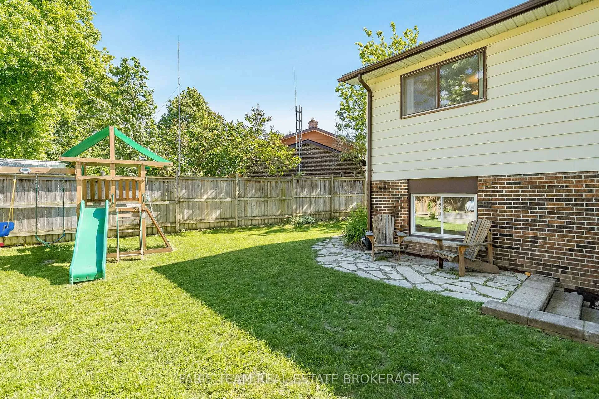 Photo 35 of 21 Maplehurst Crescent, Barrie, Cundles East — HOMEH